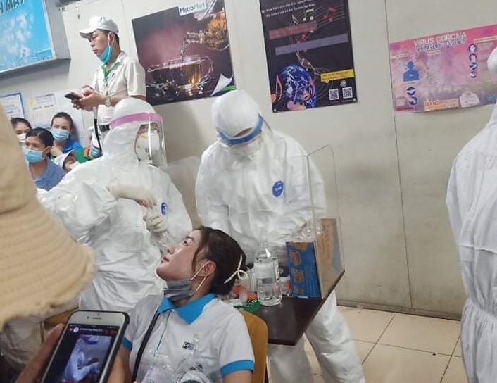 Tạm dừng lấy mẫu xét nghiệm Covid-19 cho công nhân Khu công nghệ cao TP Thủ Đức Tạm dừng lấy mẫu xét nghiệm Covid-19 cho công nhân Khu công nghệ cao TP Thủ Đức