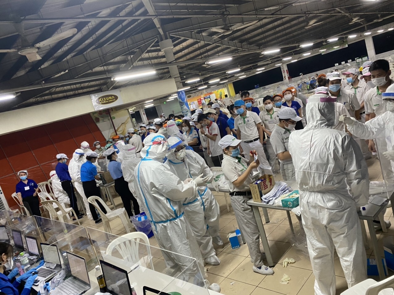 Tạm dừng lấy mẫu xét nghiệm Covid-19 cho công nhân Khu công nghệ cao TP Thủ Đức Tạm dừng lấy mẫu xét nghiệm Covid-19 cho công nhân Khu công nghệ cao TP Thủ Đức