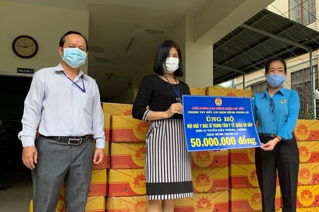 Công đoàn TP HCM chăm lo người lao động trong khu vực phong tỏa