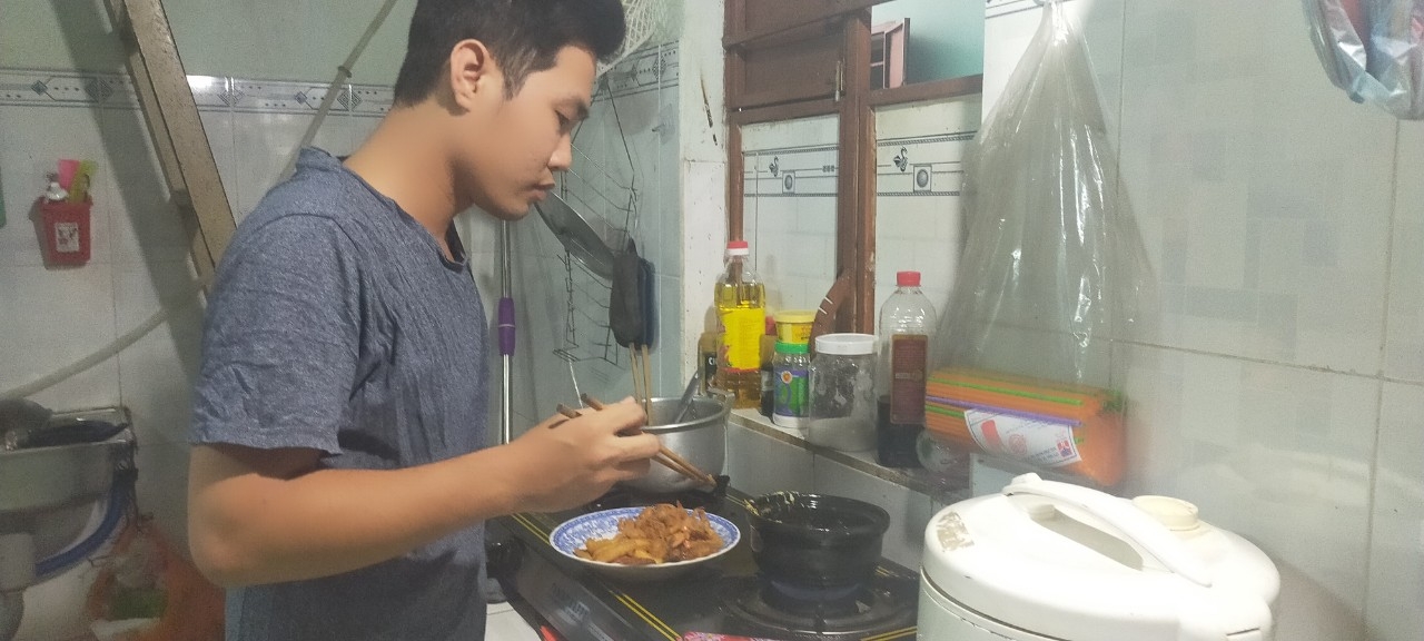 Công nhân lo lắng khi đi làm giữa thời điểm bùng dịch Covid-19 Công nhân lo lắng khi đi làm giữa thời điểm bùng dịch Covid-19