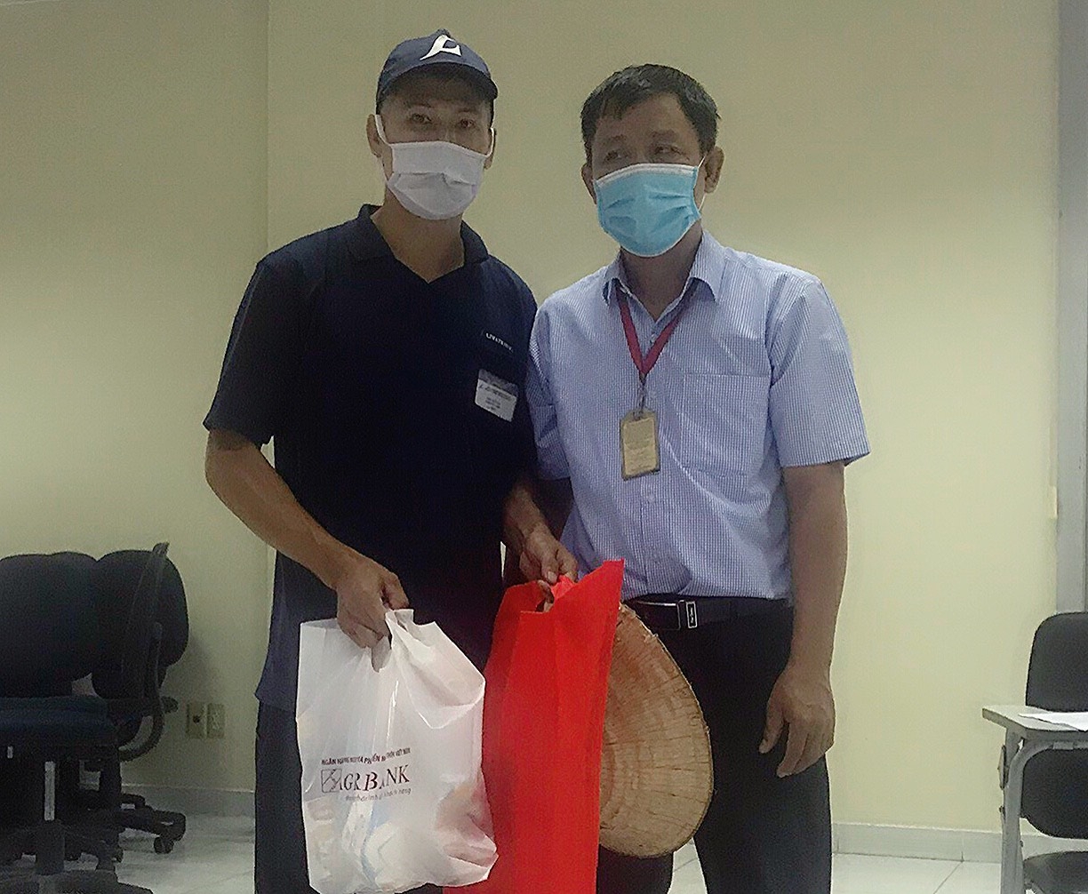 Công đoàn Công ty Liwayway Việt Nam tặng gạo cho công nhân Công đoàn Công ty Liwayway Việt Nam tặng gạo cho công nhân