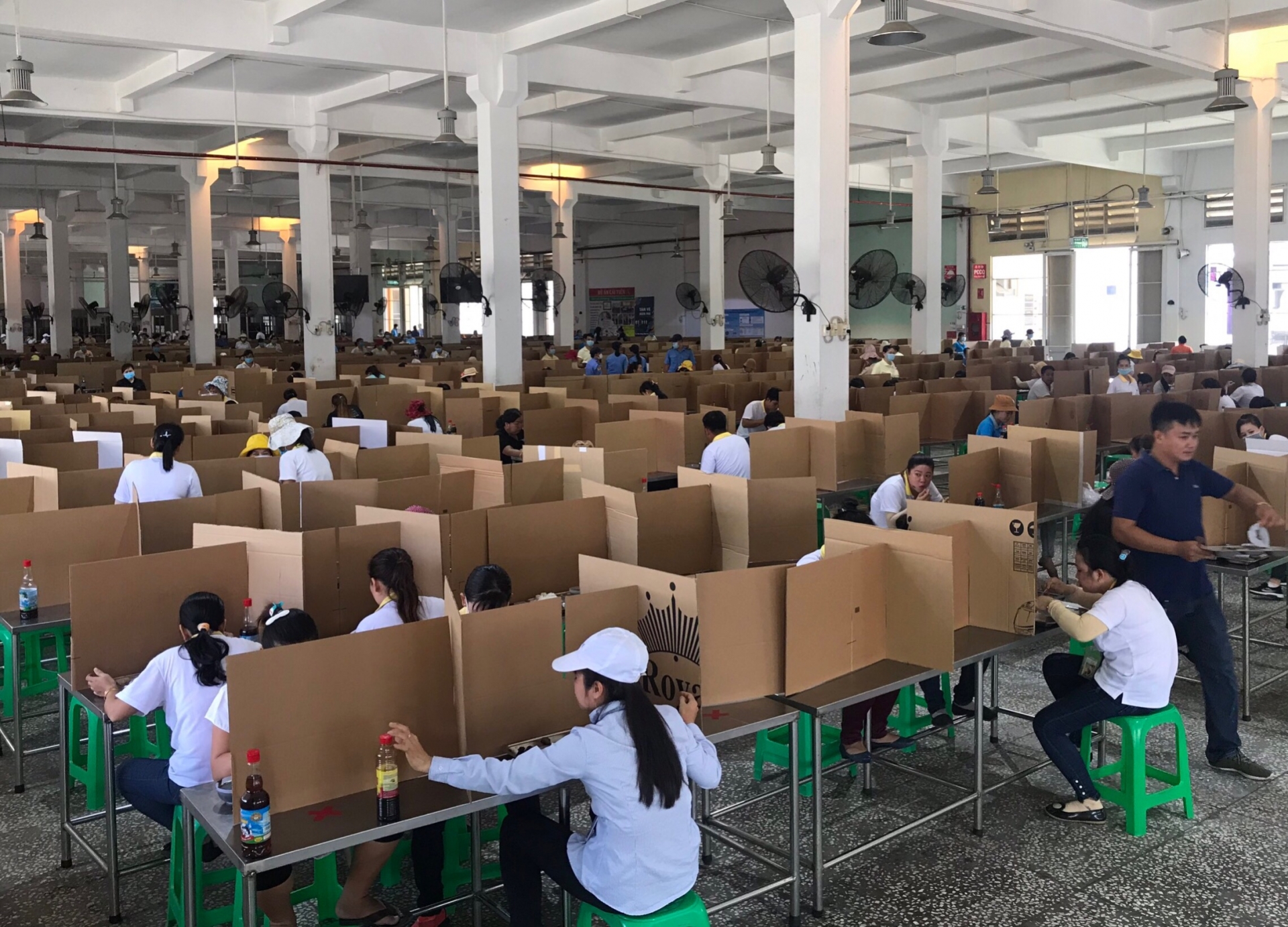 Ghi nhận 4 tài xế nhiễm Covid-19 tại KCN Hải Sơn, Long An quyết liệt phòng, chống dịch Ghi nhận 4 tài xế nhiễm Covid-19 tại KCN Hải Sơn, Long An quyết liệt phòng, chống dịch