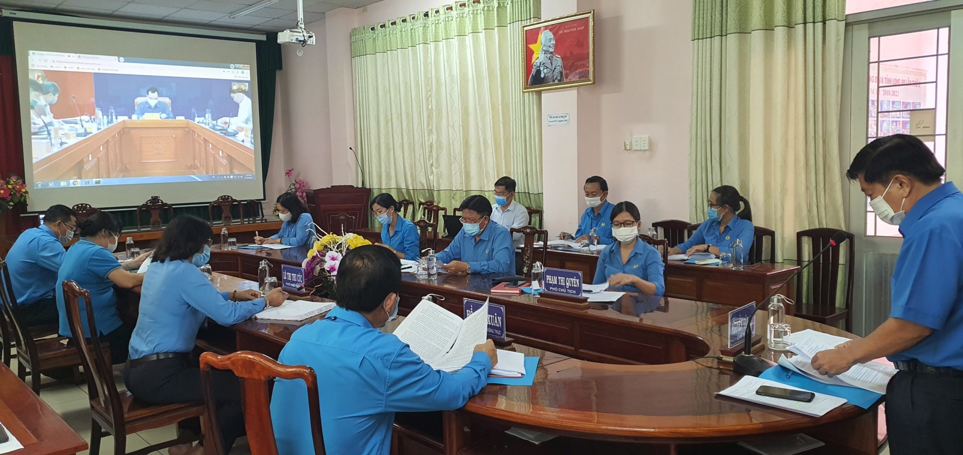 LĐLĐ Long An: Hoàn thành vượt chỉ tiêu, hỗ trợ người lao động khó khăn 128 tỷ đồng LĐLĐ Long An: Hoàn thành vượt chỉ tiêu, hỗ trợ người lao động khó khăn 128 tỷ đồng