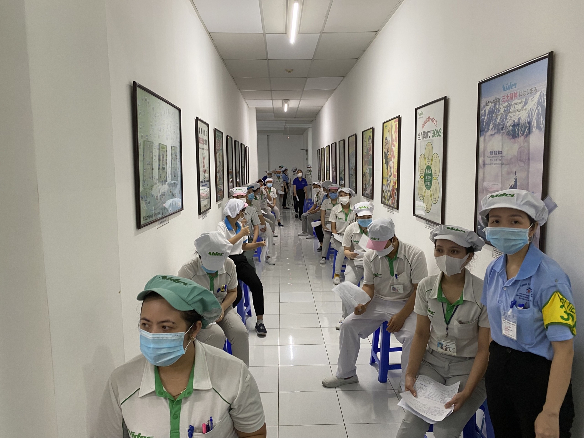 Công nhân an tâm làm việc khi được tiêm vaccine ngừa Covid -19