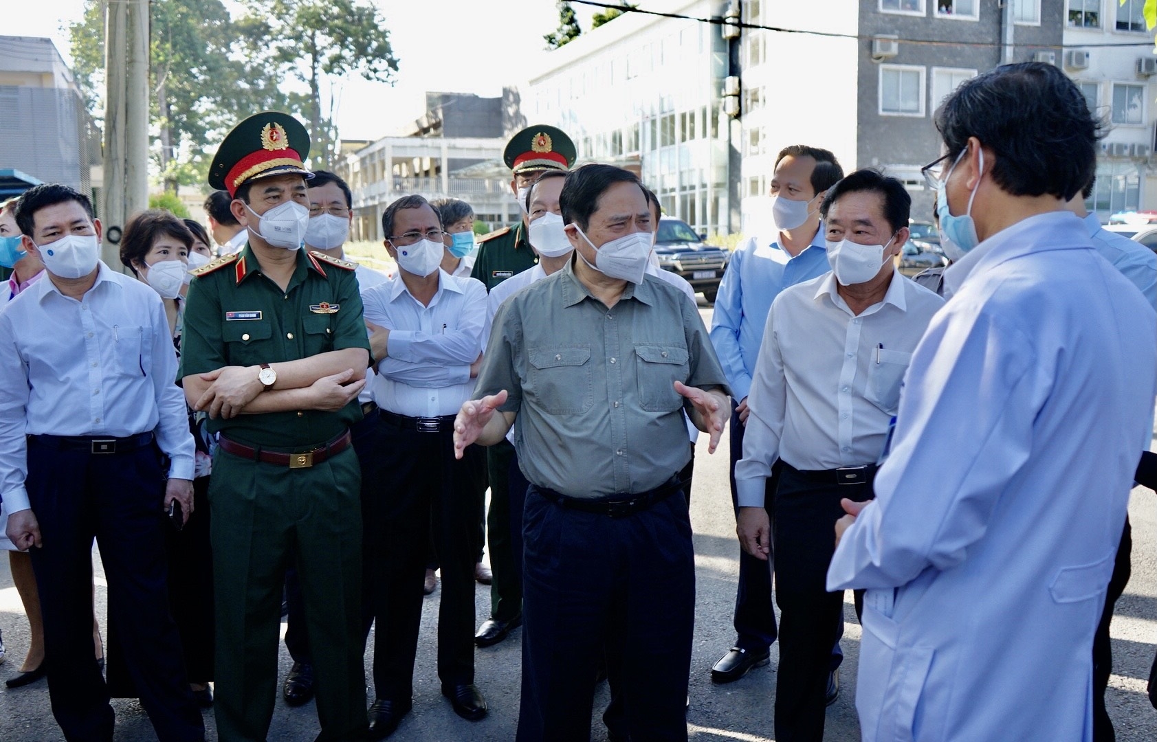 Thủ tướng Chính phủ Phạm Minh Chính kiểm tra công tác phòng, chống dịch tại Bình Dương Thủ tướng Chính phủ Phạm Minh Chính kiểm tra công tác phòng, chống dịch tại Bình Dương