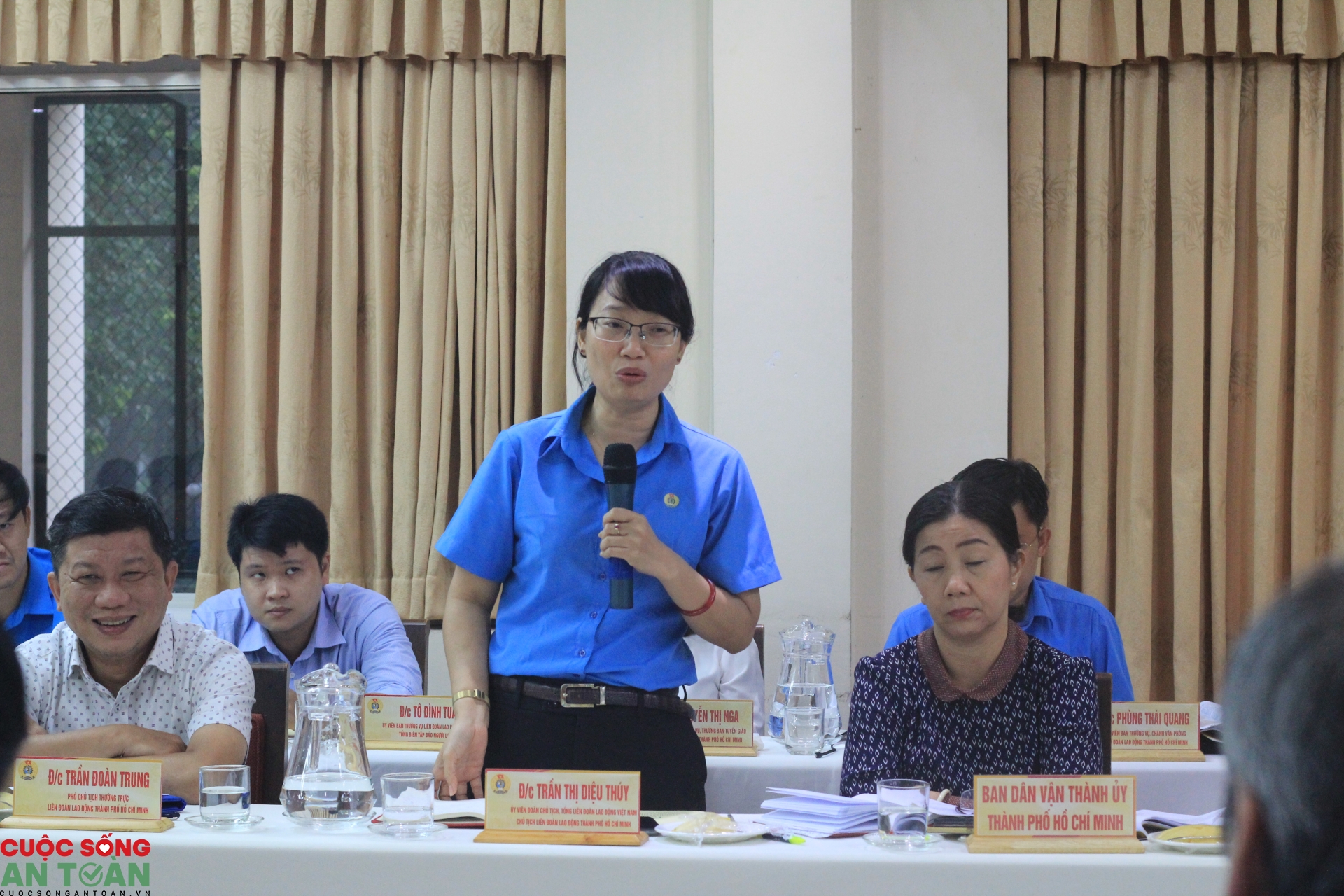 gan 31 trieu lao dong bi mat viec tam ngung viec cuoc song di ve dau