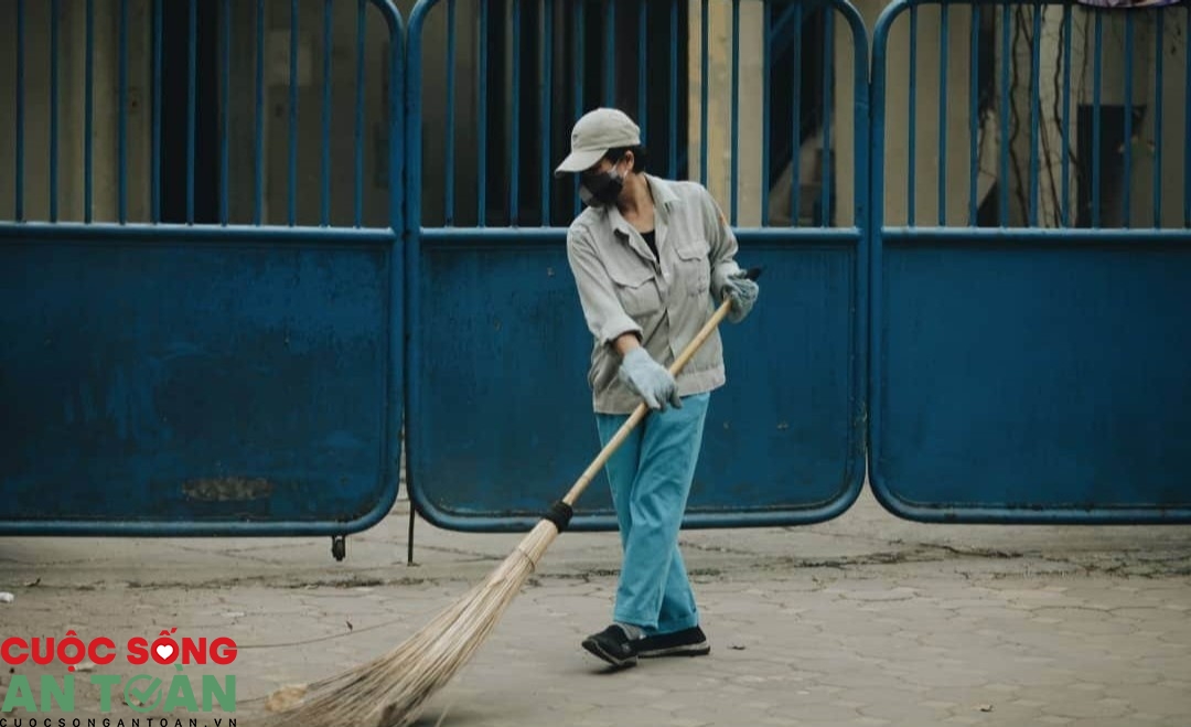 Nỗi vất vả của công nhân vệ sinh môi trường trong thời tiết khắc nghiệt noi vat va cua cong nhan ve sinh moi truong trong thoi tiet khac nghiet