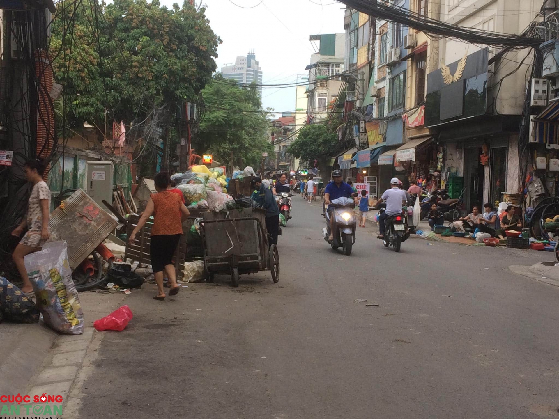 Nỗi vất vả của công nhân vệ sinh môi trường trong thời tiết khắc nghiệt noi vat va cua cong nhan ve sinh moi truong trong thoi tiet khac nghiet