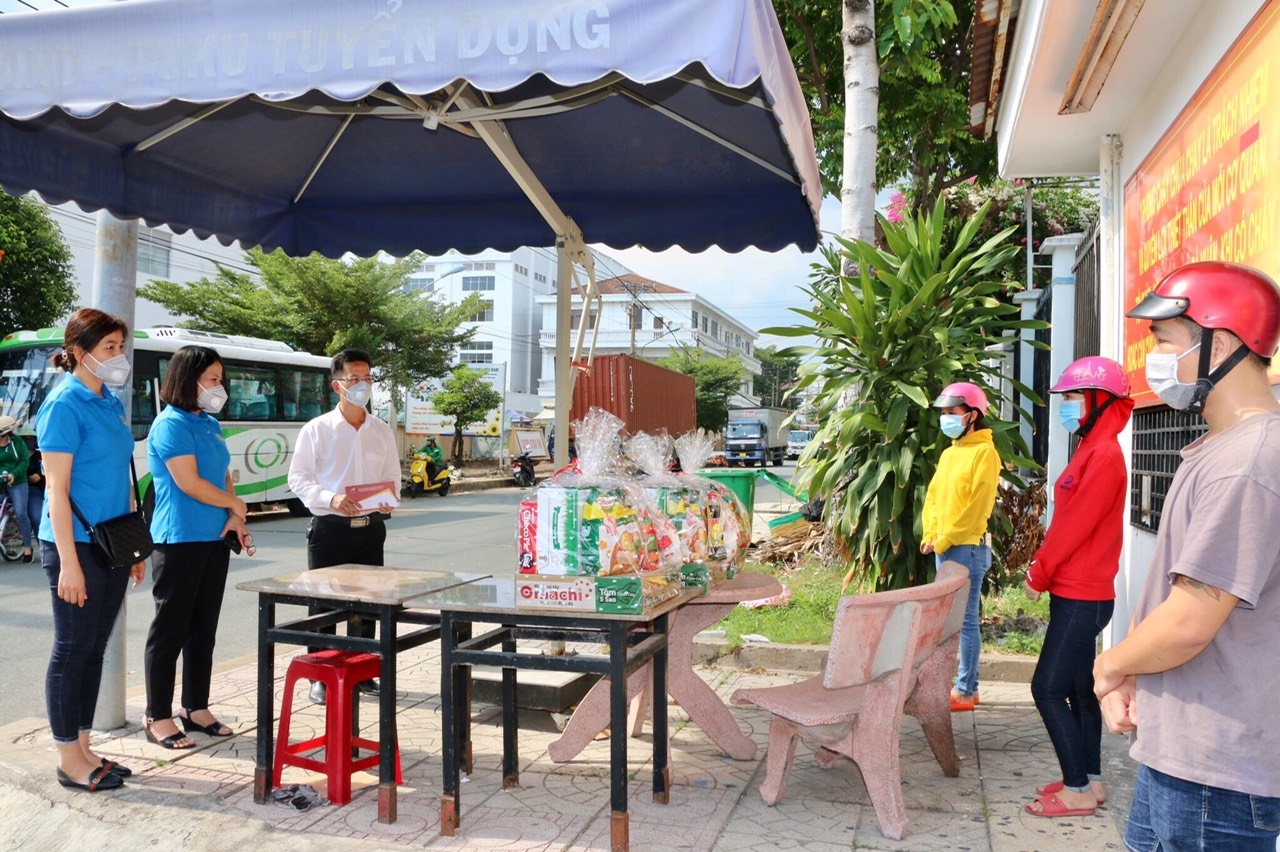 Công nhân cố lên, các bạn không đơn độc! Công nhân cố lên, các bạn không đơn độc!