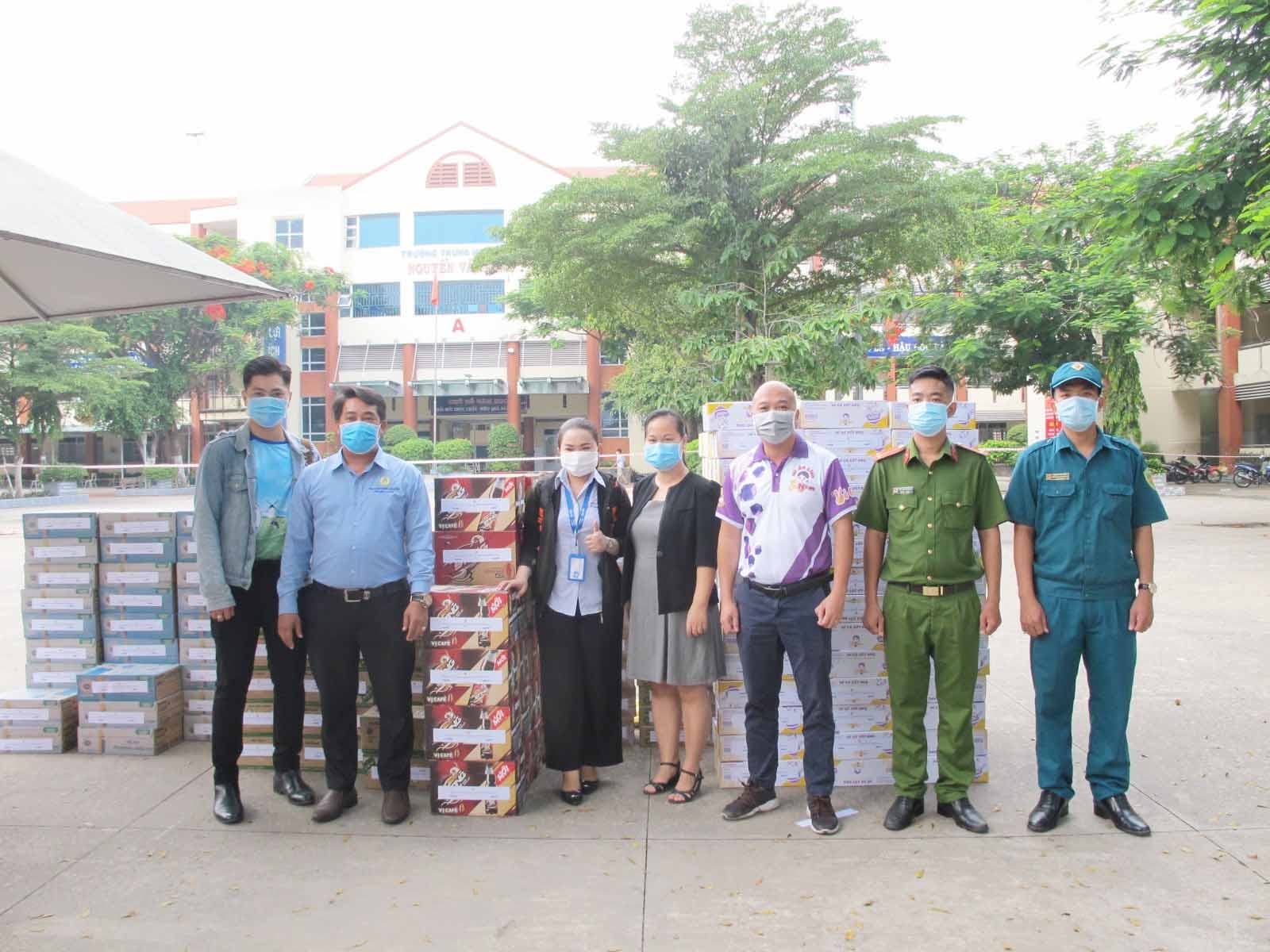 Hỗ trợ người lao động khu phong tỏa và tuyến đầu chống dịch