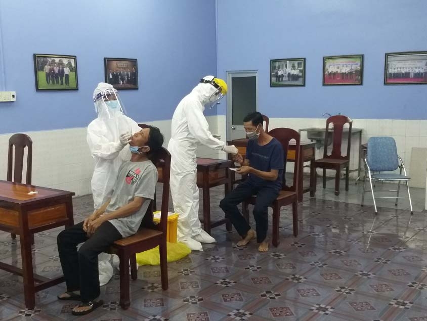 Doanh nghiệp đầu tiên ở Trà Vinh test nhanh Covid-19 cho công nhân Doanh nghiệp đầu tiên ở Trà Vinh test nhanh Covid-19 cho công nhân