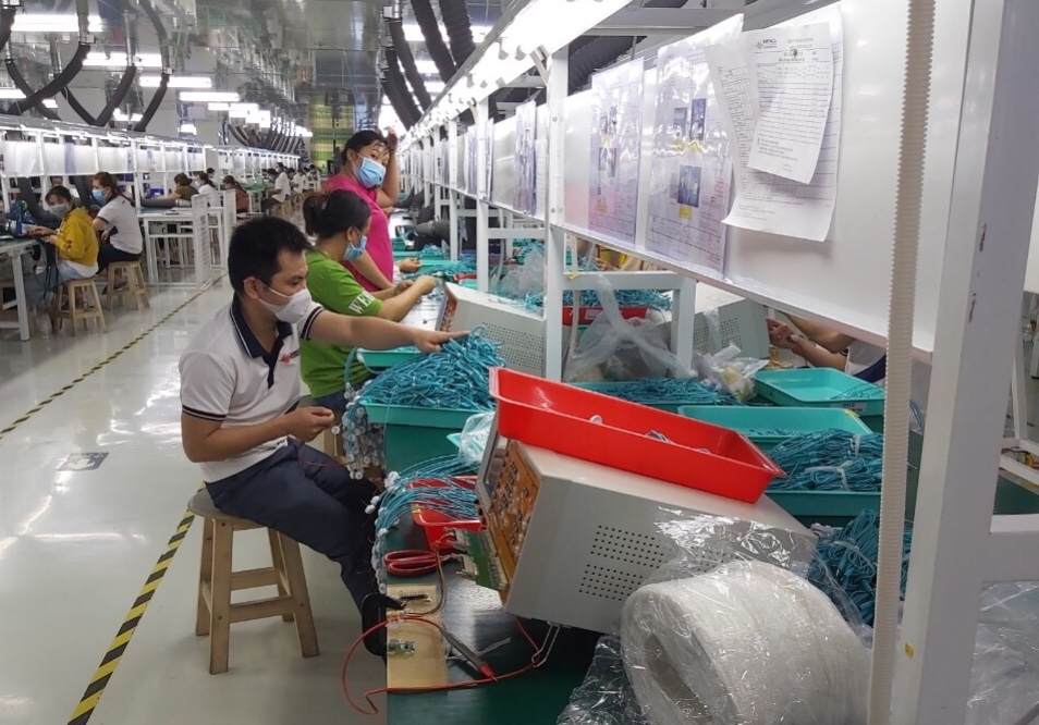 Bình Dương: Thực hư về hàng trăm công nhân bỏ chạy vì sợ xét nghiệm Covid-19