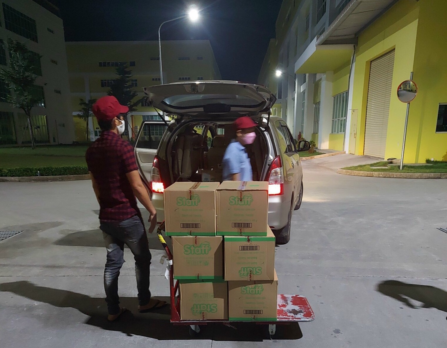 Bình Dương: Thực hư về hàng trăm công nhân bỏ chạy vì sợ xét nghiệm Covid-19