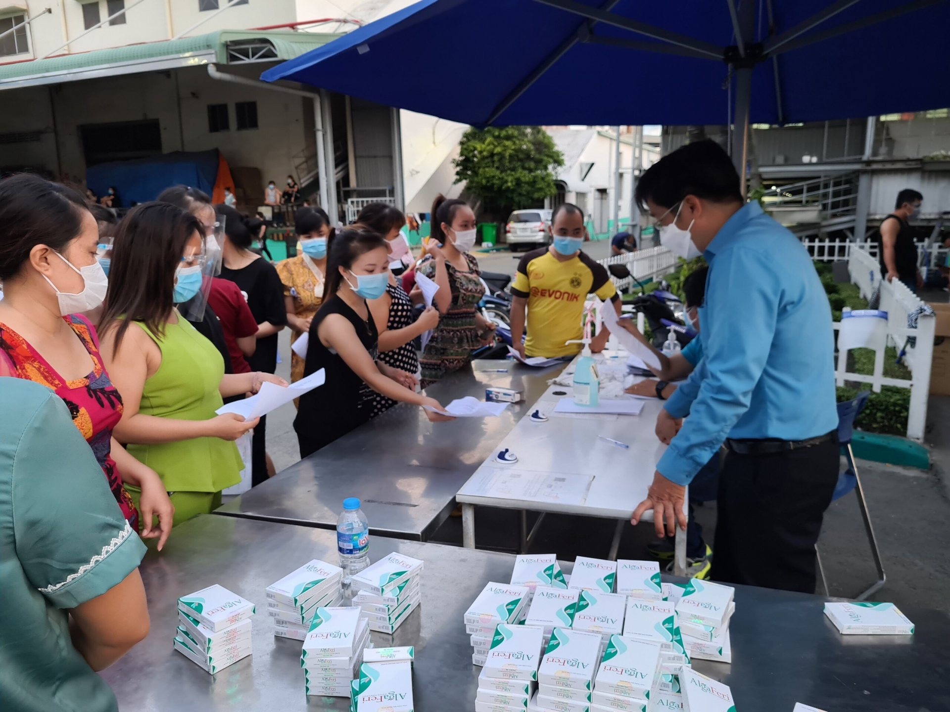 Số ca nhiễm tăng nhanh, công nhân Bình Dương cần được tiêm vắc xin để yên tâm sản xuất