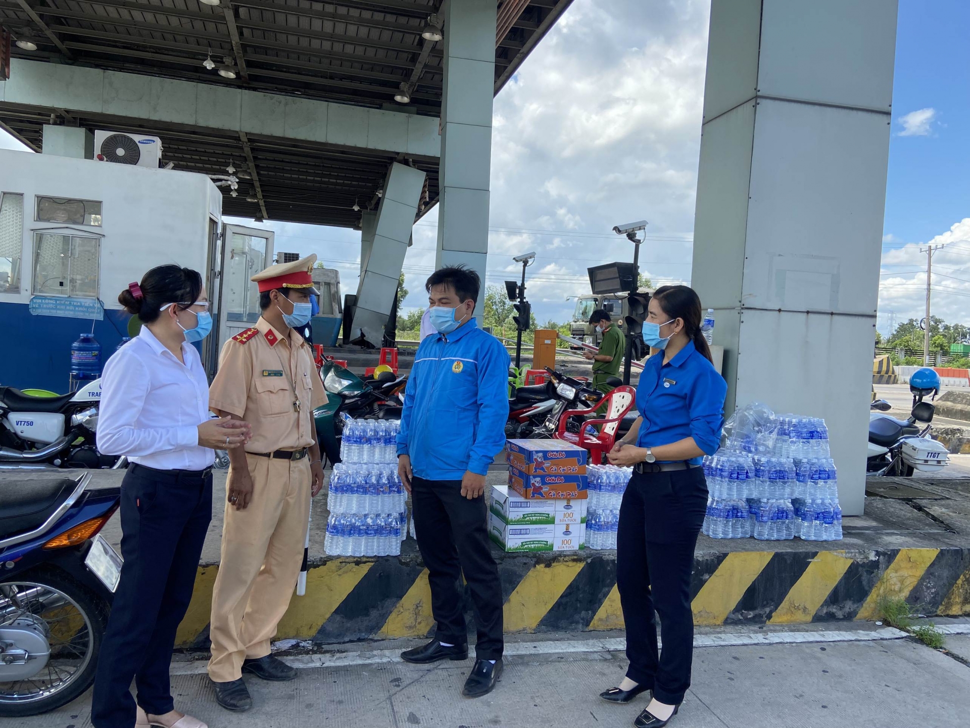 "Gian hàng 0 đồng" và cái tâm của Chủ tịch LĐLĐ huyện Châu Thành, Tiền Giang "Gian hàng 0 đồng" và cái tâm của Chủ tịch LĐLĐ huyện Châu Thành, Tiền Giang