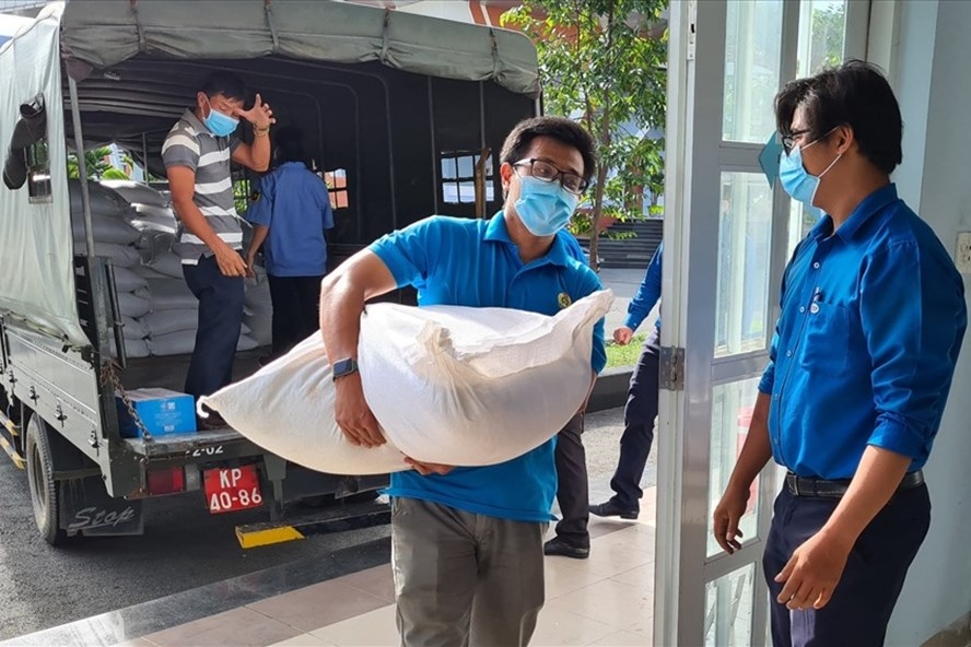 Công đoàn Bình Dương tập trung chăm lo người lao động khó khăn do Covid-19 Công đoàn Bình Dương tập trung chăm lo người lao động khó khăn do Covid-19