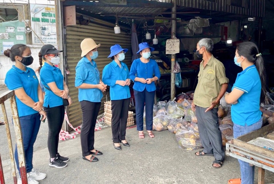 Công đoàn Bình Dương tập trung chăm lo người lao động khó khăn do Covid-19 Công đoàn Bình Dương tập trung chăm lo người lao động khó khăn do Covid-19
