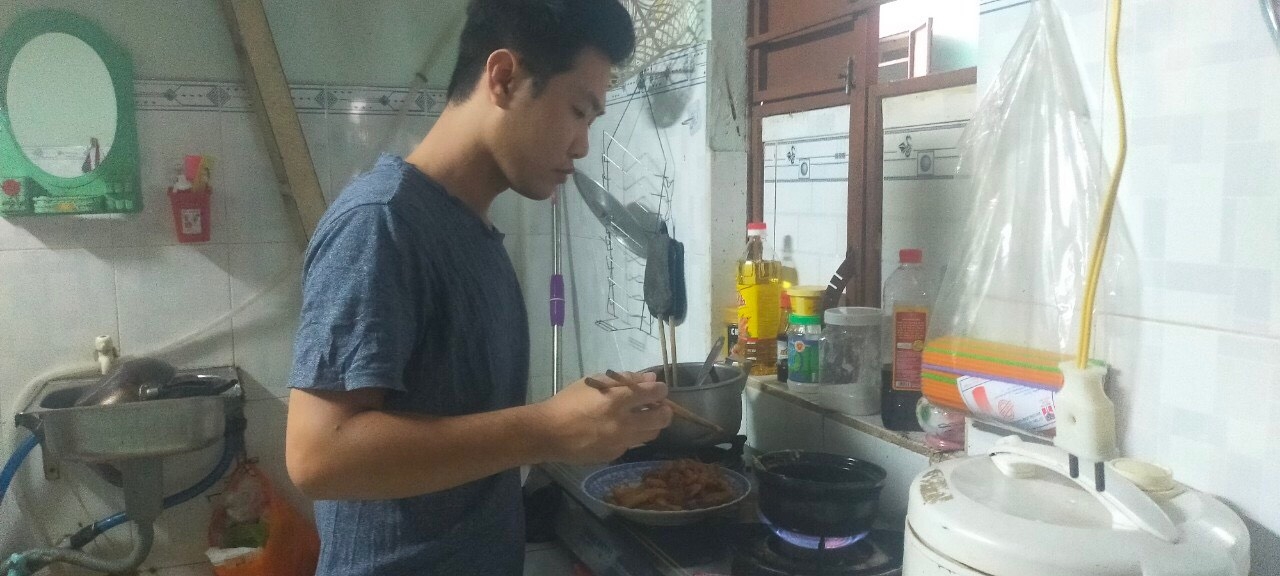 Công nhân lao động “mắc kẹt” trong khu phong tỏa: Khó khăn nhiều nhưng vẫn lạc quan Công nhân lao động “mắc kẹt” trong khu phong tỏa: Khó khăn nhiều nhưng vẫn lạc quan