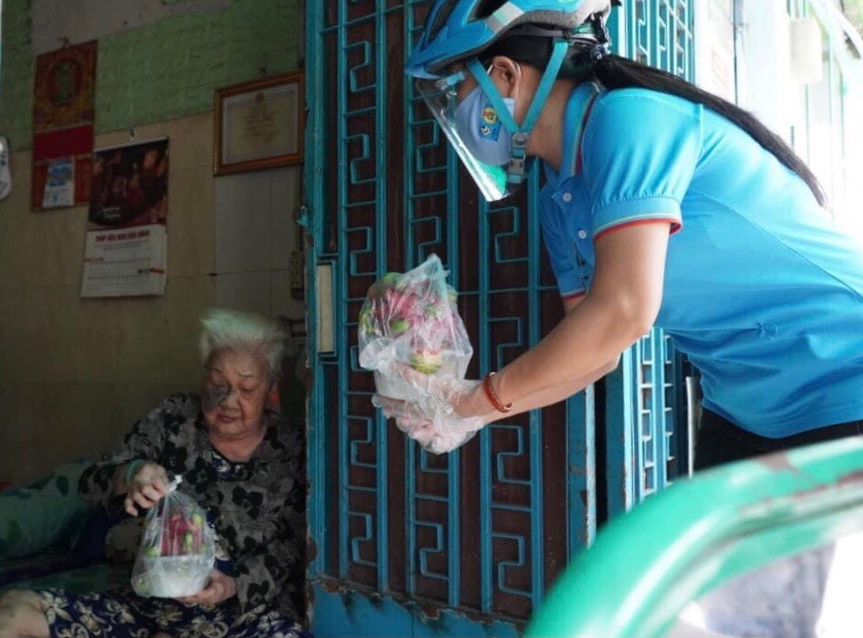 27.864 công nhân lao động đang nằm trong khu phong tỏa vì dịch Covid -19 tại TP HCM 27.864 công nhân lao động đang nằm trong khu phong tỏa vì dịch Covid -19 tại TP HCM