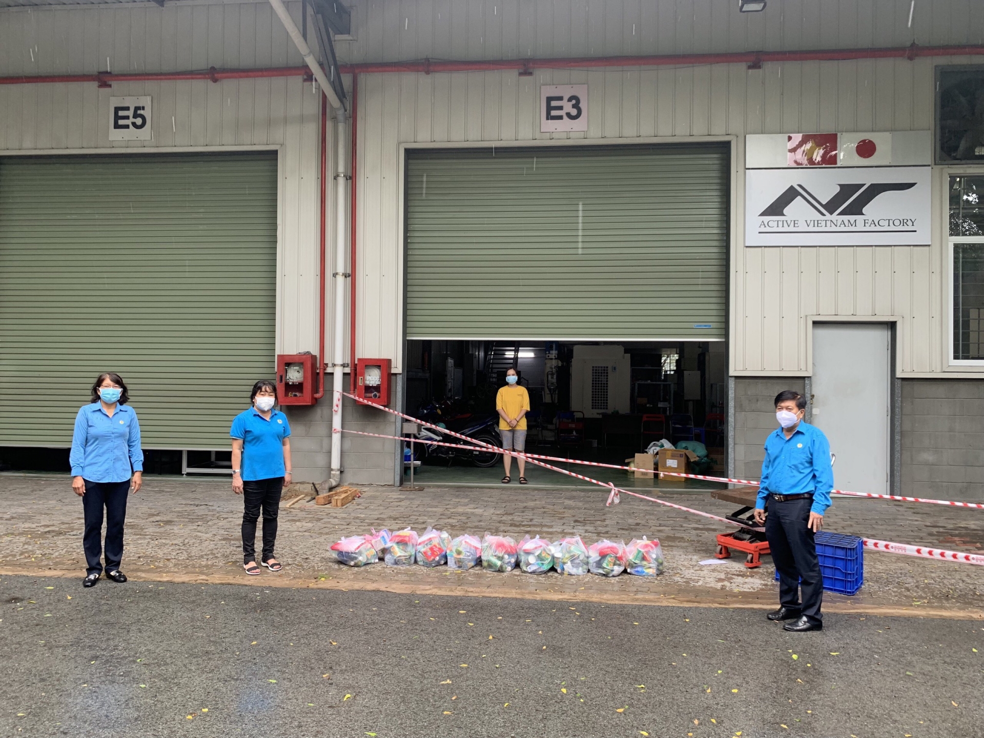 Công đoàn đoàn Long An đẩy mạnh hỗ trợ công nhân lao động khó khăn do dịch Covid-19