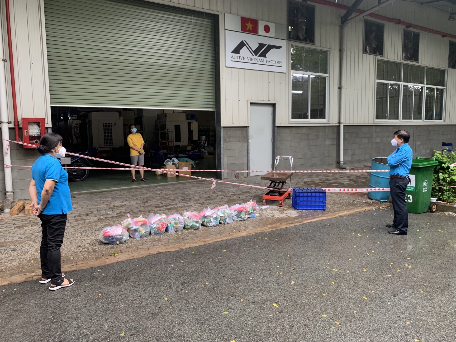 Công đoàn đoàn Long An đẩy mạnh hỗ trợ công nhân lao động khó khăn do dịch Covid-19