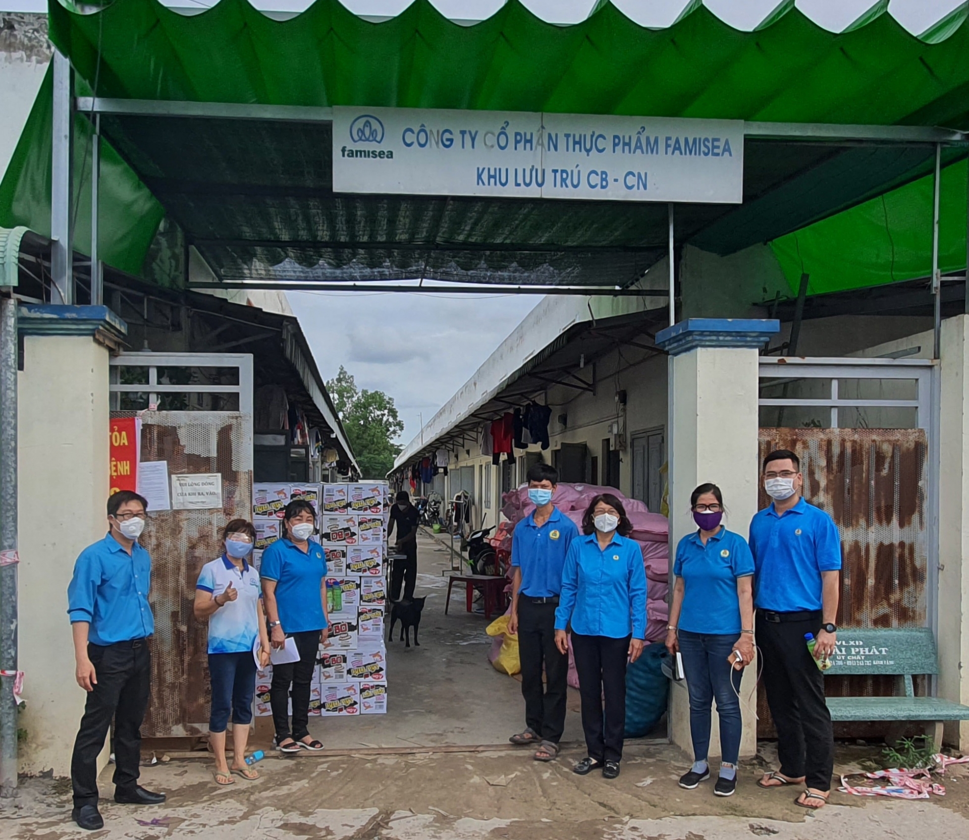 Công đoàn Long An tặng gần 500 phần quà cho người lao động khó khăn huyện Đức Huệ