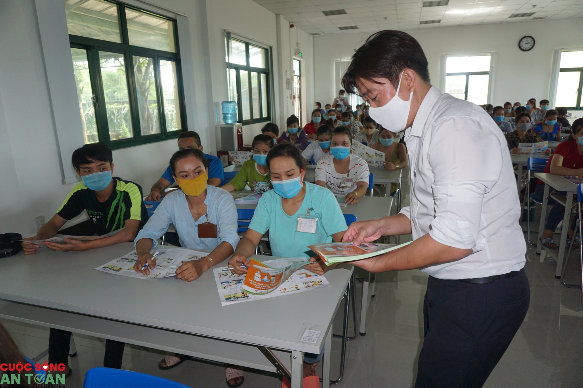 undefined 4659 z2036542698724 97a99480906d1a0ee700f976cd3265fd