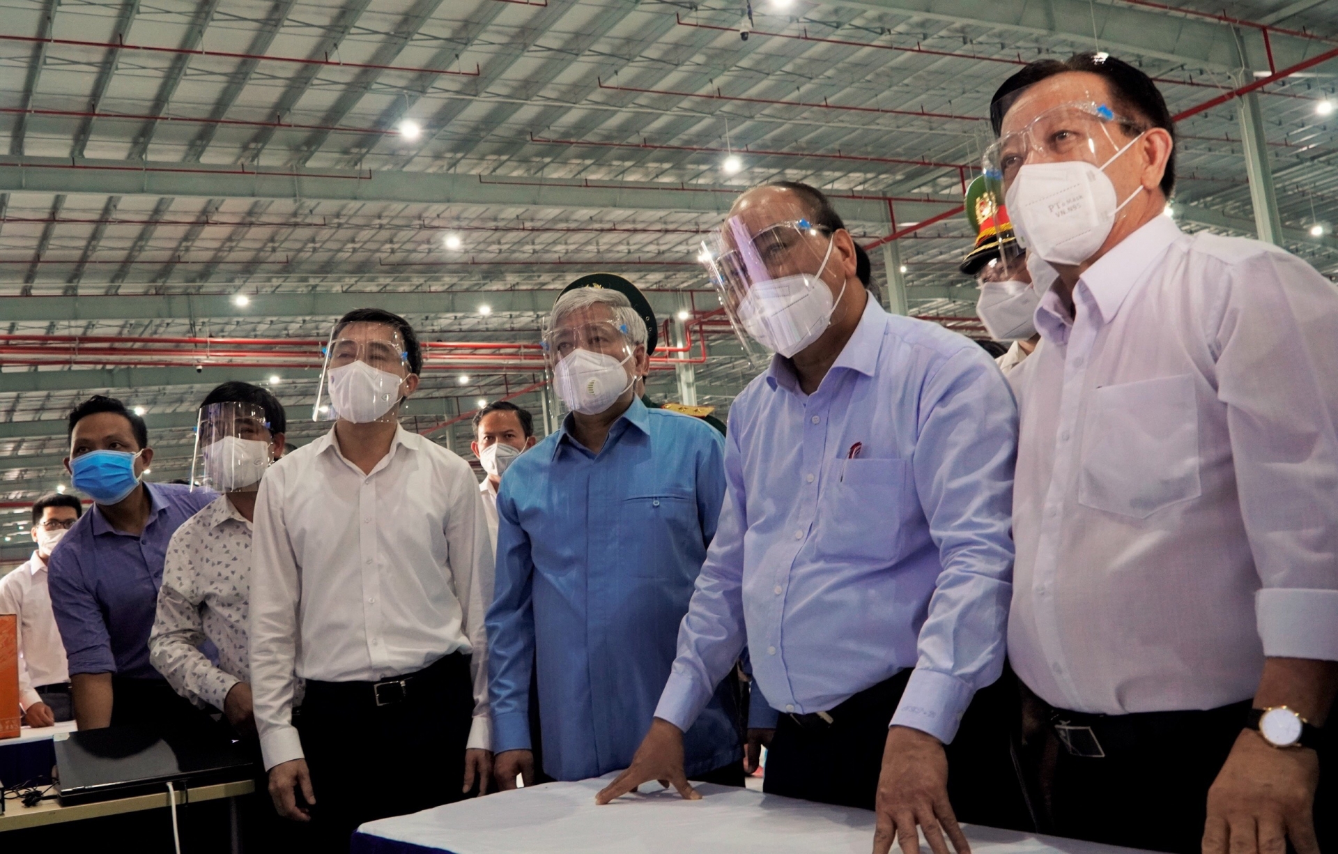 Chủ tịch nước Nguyễn Xuân Phúc: Kiểm tra công tác phòng, chống dịch tại Bình Dương Chủ tịch nước Nguyễn Xuân Phúc: Kiểm tra công tác phòng, chống dịch tại Bình Dương