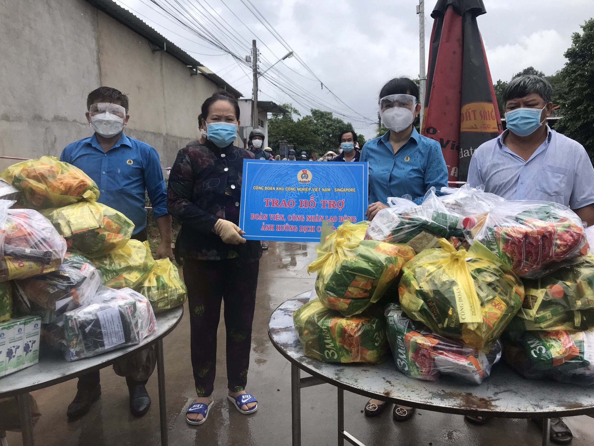 Người lao động Bình Dương “ai ở đâu ở đó”, khó khăn đã có Công đoàn hỗ trợ Người lao động Bình Dương “ai ở đâu ở đó”, khó khăn đã có Công đoàn hỗ trợ