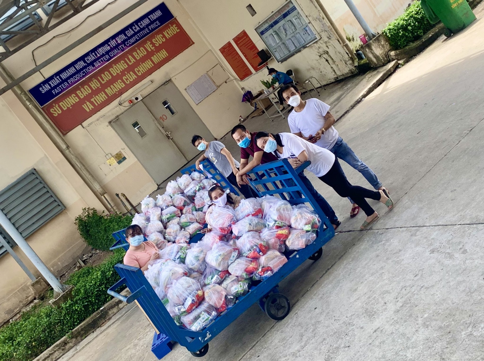 Công đoàn chăm lo cho người lao động khi thực hiện “3 tại chỗ”