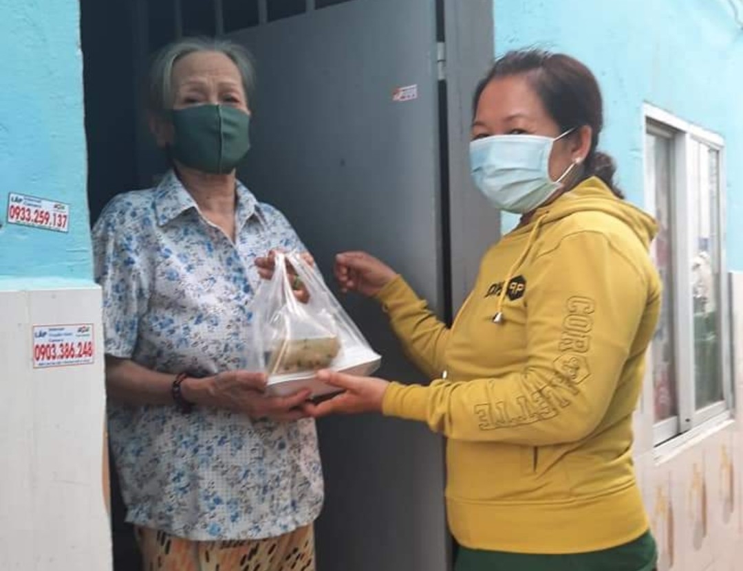 Công nhân lao động chật vật ở lại thành phố trong mùa dịch Công nhân lao động chật vật ở lại thành phố trong mùa dịch