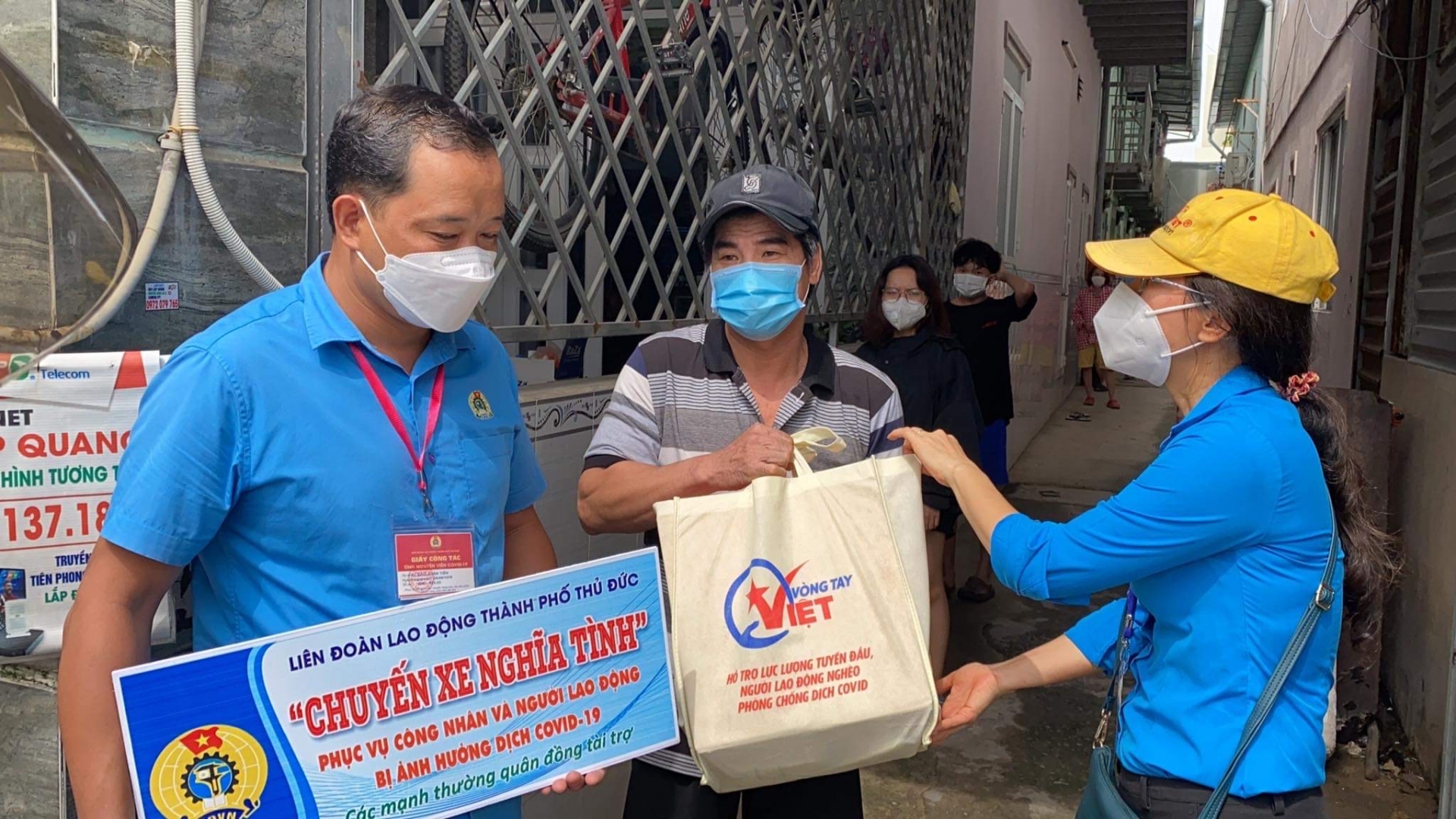 TP. HCM chi hàng trăm tỷ đồng chăm lo Tết Nguyên đán 2022 cho đoàn viên, người lao động TP. HCM chi hàng trăm tỷ đồng chăm lo Tết Nguyên đán 2022 cho đoàn viên, người lao động