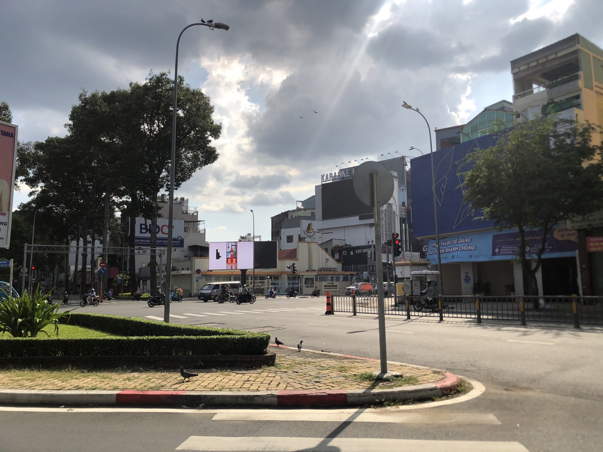 Khoảng 1,2 triệu người dân ra đường mỗi ngày tại TP HCM