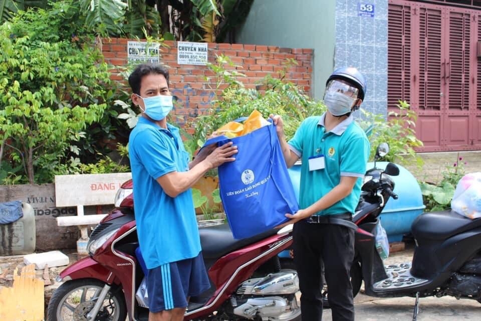 Công đoàn đẩy mạnh hỗ trợ, chăm lo cho người lao động khó khăn vì dịch bệnh Covid-19