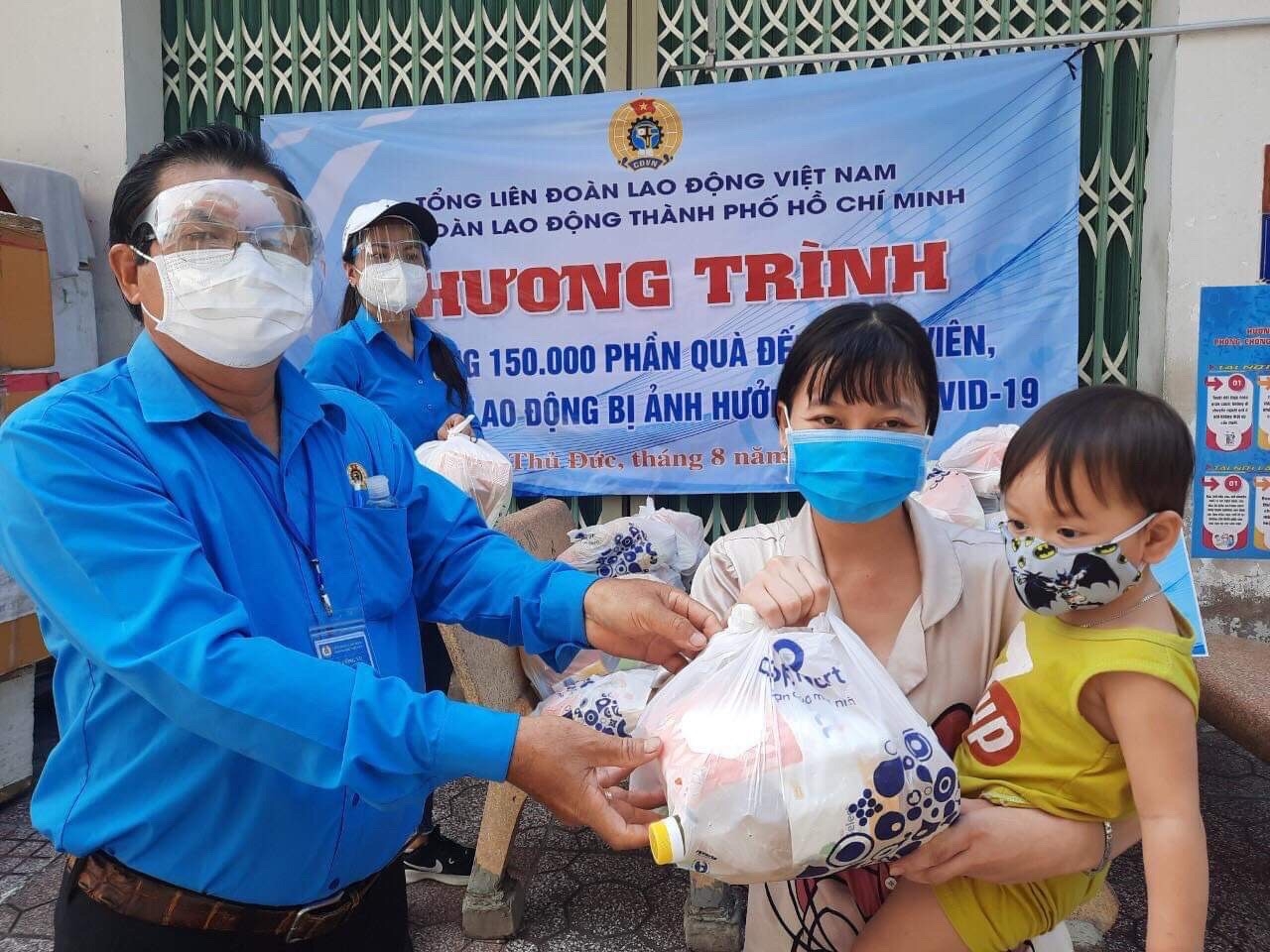 Công đoàn đẩy mạnh hỗ trợ, chăm lo cho người lao động khó khăn vì dịch bệnh Covid-19