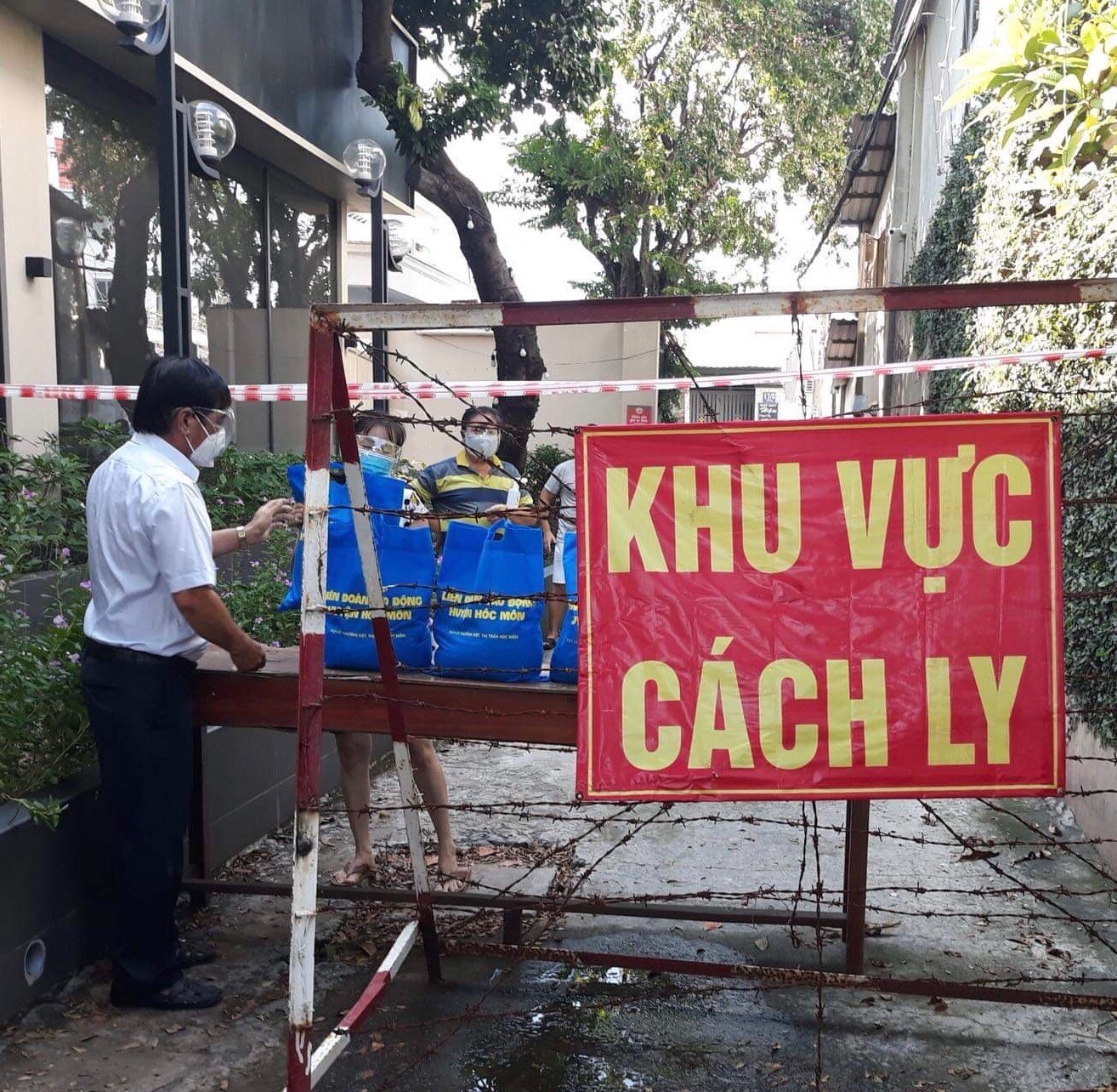 Công đoàn đẩy mạnh hỗ trợ, chăm lo cho người lao động khó khăn vì dịch bệnh Covid-19