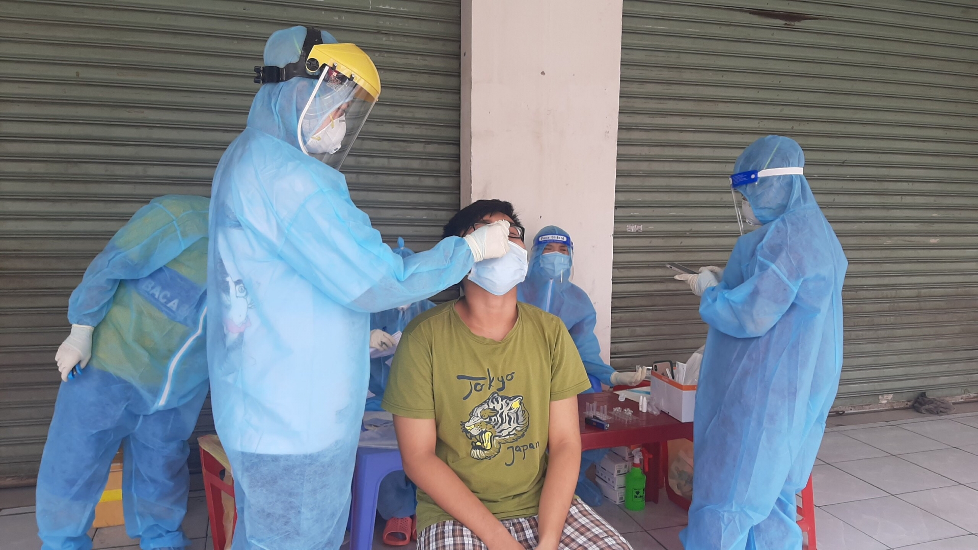 Xét nghiệm Covid -19 diện rộng cho người dân tại TP HCM Xét nghiệm Covid -19 diện rộng cho người dân tại TP HCM