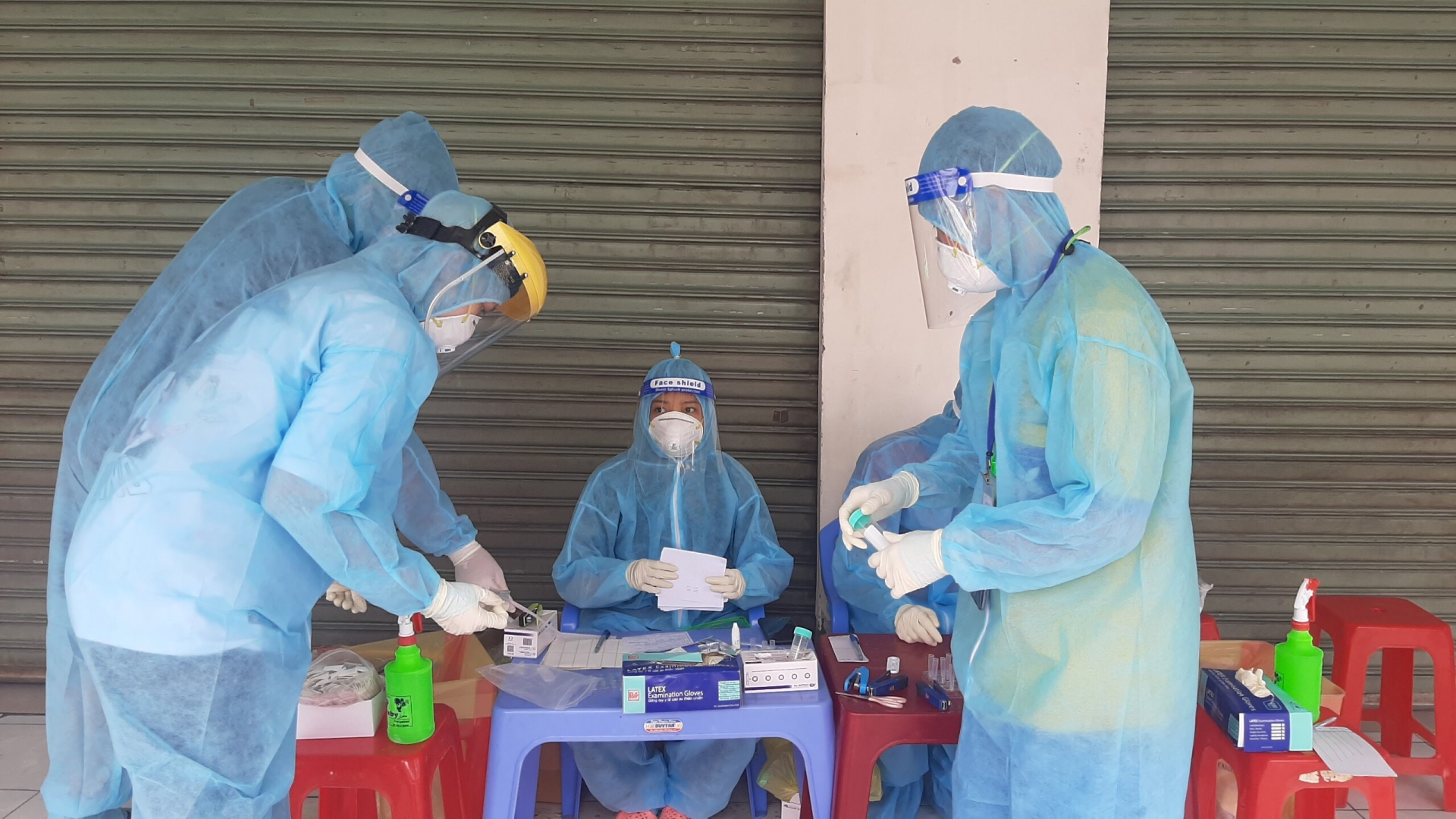 Xét nghiệm Covid -19 diện rộng cho người dân tại TP HCM Xét nghiệm Covid -19 diện rộng cho người dân tại TP HCM