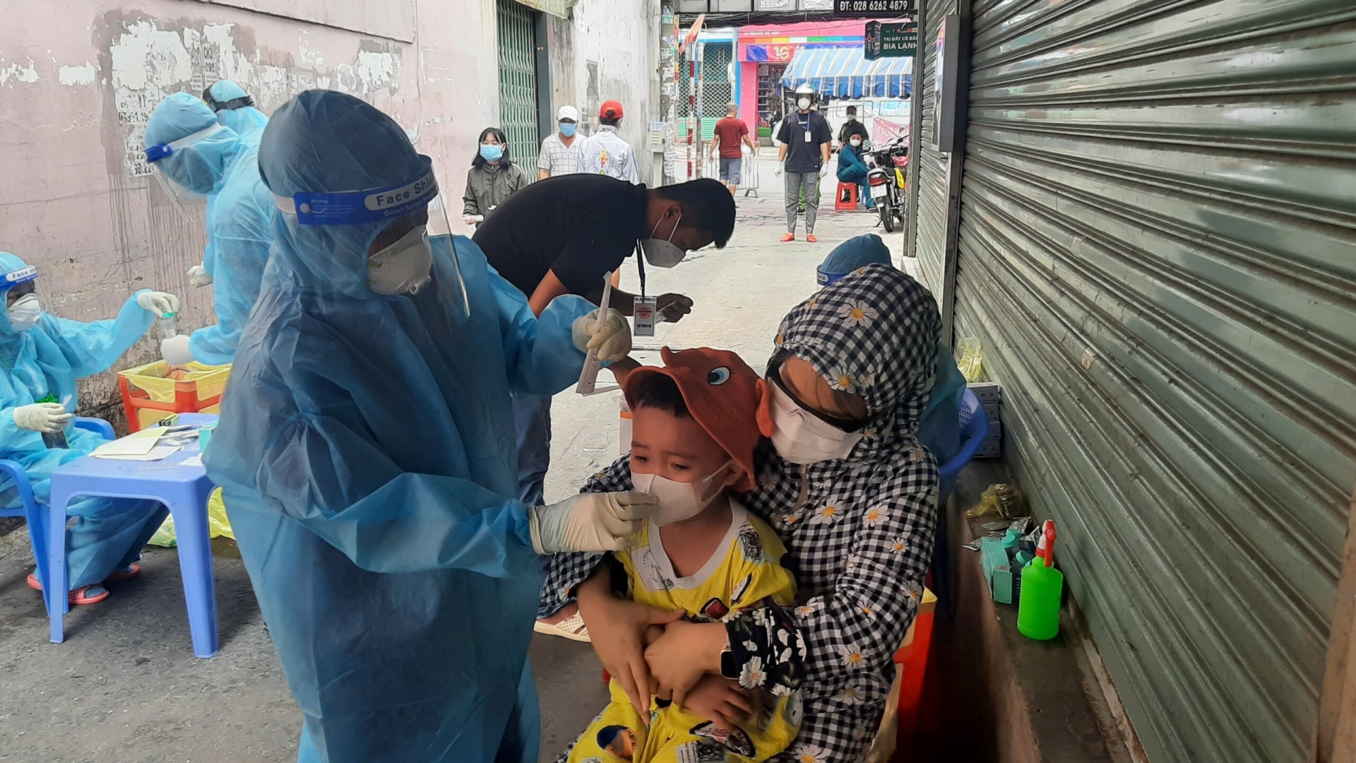 Xét nghiệm Covid -19 diện rộng cho người dân tại TP HCM Xét nghiệm Covid -19 diện rộng cho người dân tại TP HCM