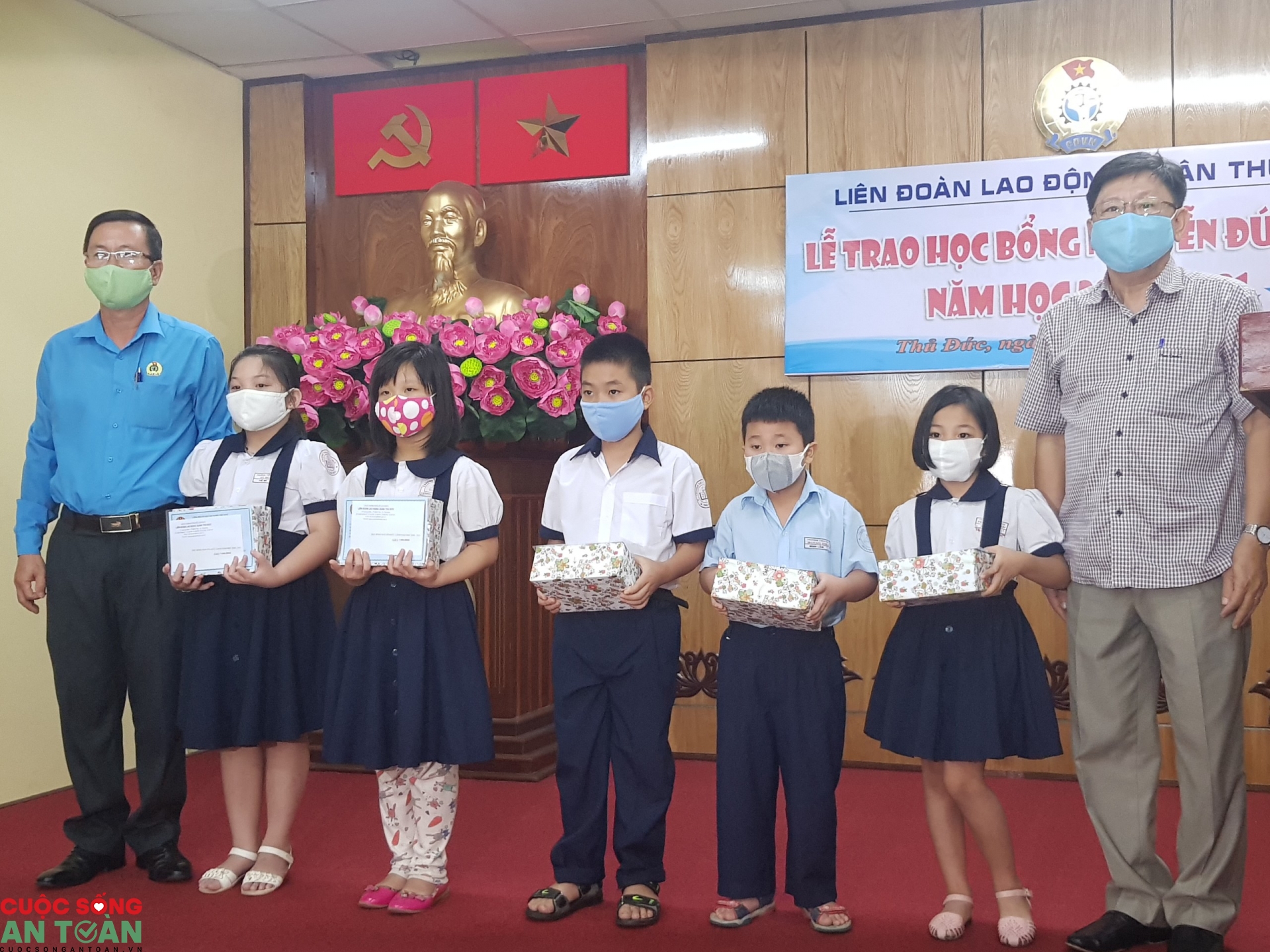 undefined 1403 z2066182421117 6b5ca0df0eed86f8a2452013c92e740f