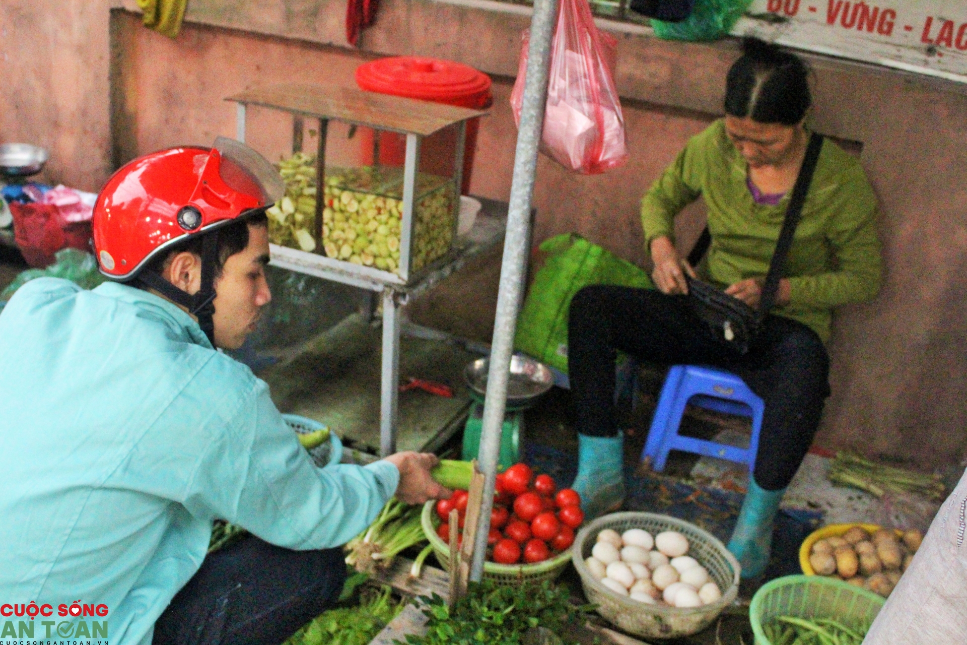 4420 hinh ynh nam cn yi chy khong con hiym yyi vyi khu chy ben kcn