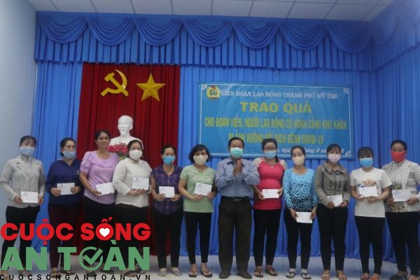 LĐLĐ Mỹ Tho đẩy mạnh hỗ trợ người lao động khó khăn, thất nghiệp trong mùa dịch LĐLĐ Mỹ Tho đẩy mạnh hỗ trợ người lao động khó khăn, thất nghiệp trong mùa dịch