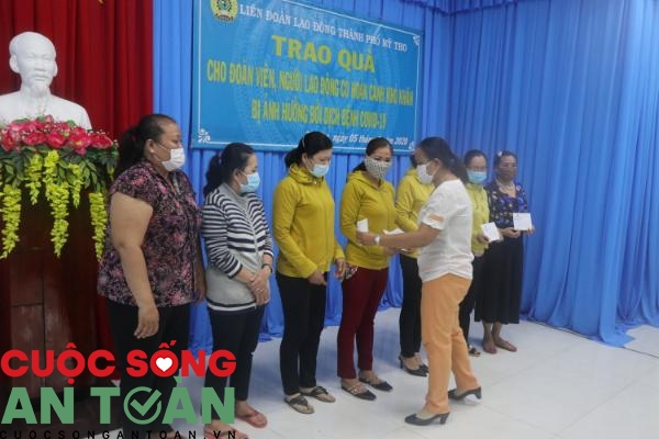 LĐLĐ Mỹ Tho đẩy mạnh hỗ trợ người lao động khó khăn, thất nghiệp trong mùa dịch LĐLĐ Mỹ Tho đẩy mạnh hỗ trợ người lao động khó khăn, thất nghiệp trong mùa dịch