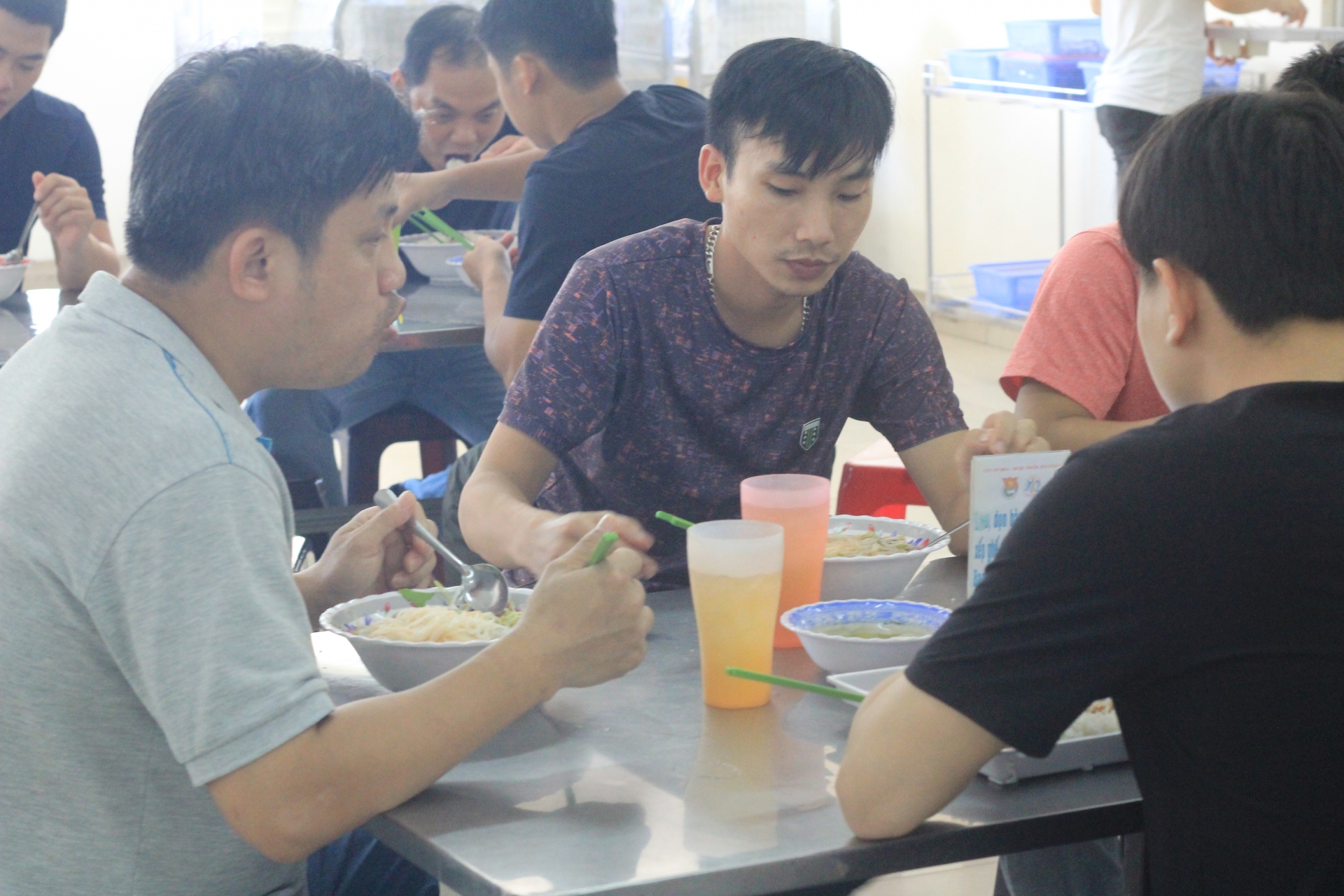 Xây dựng quan hệ lao động hài hòa nhằm giữ chân người lao động làm việc Xây dựng quan hệ lao động hài hòa nhằm giữ chân người lao động làm việc