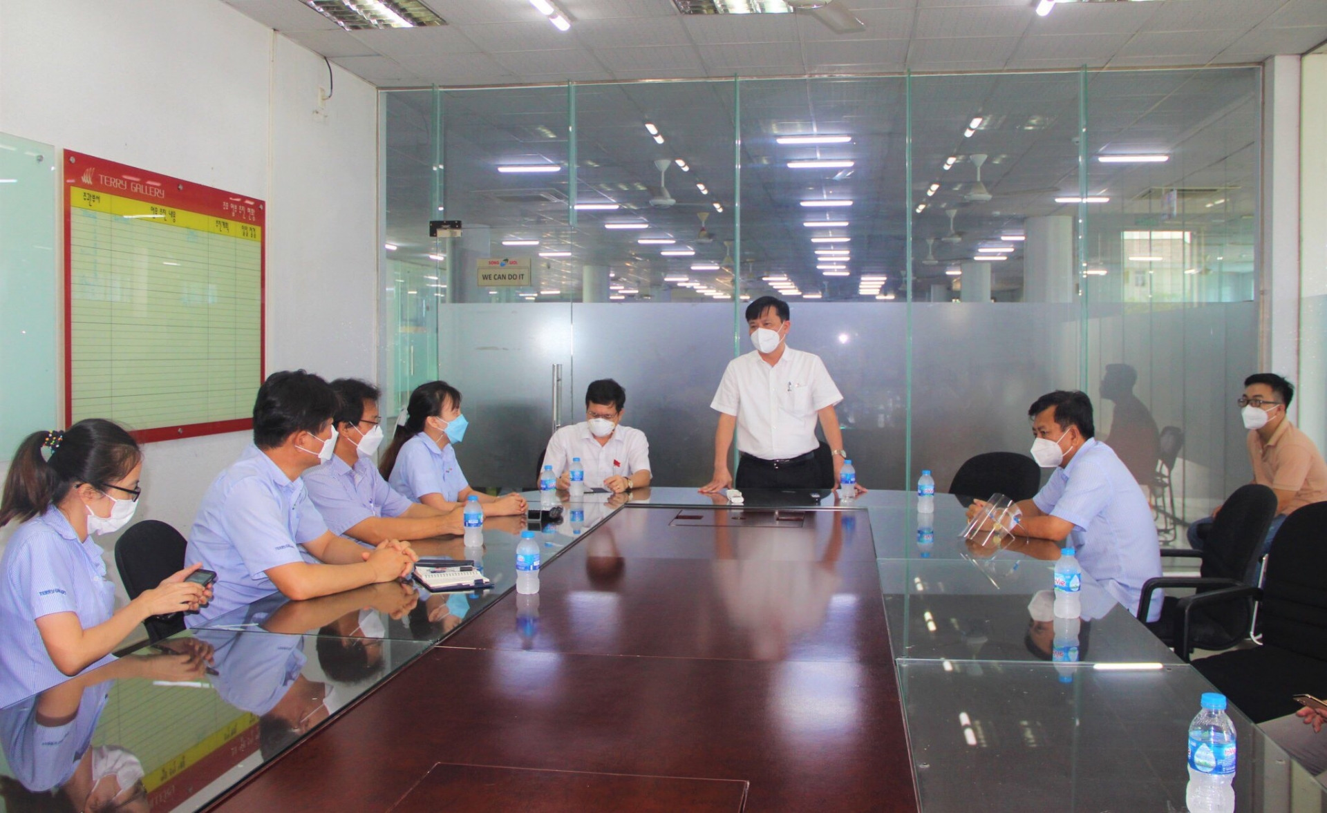 Bữa cơm công nhân “3 tại chỗ” thêm nhiều thịt, cá nhờ công đoàn hỗ trợ 1 triệu đồng