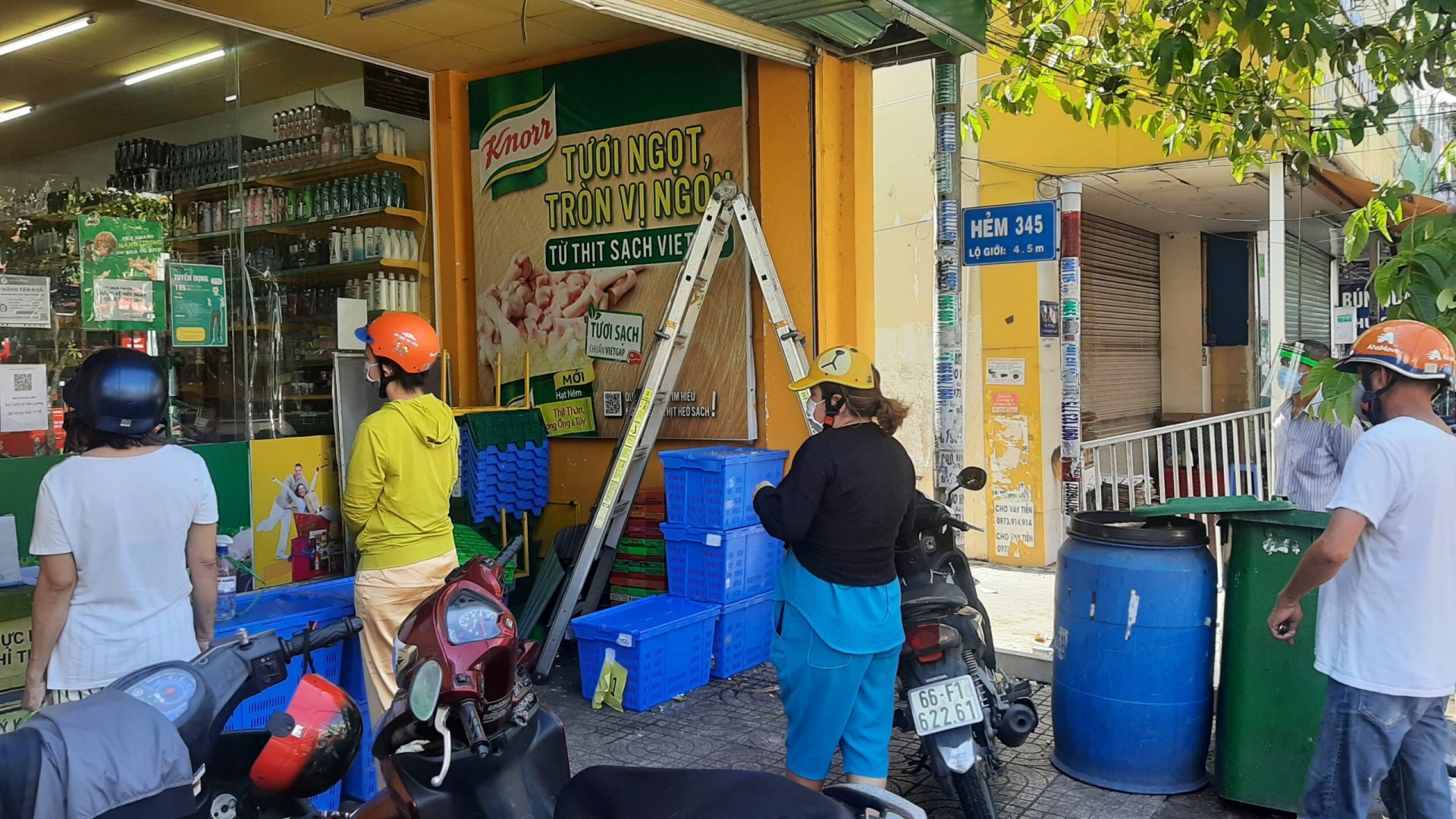 Ngày đầu tiên quận 7 mở cửa hoạt động thí điểm sau thời gian dài vì dịch bệnh Covid -19