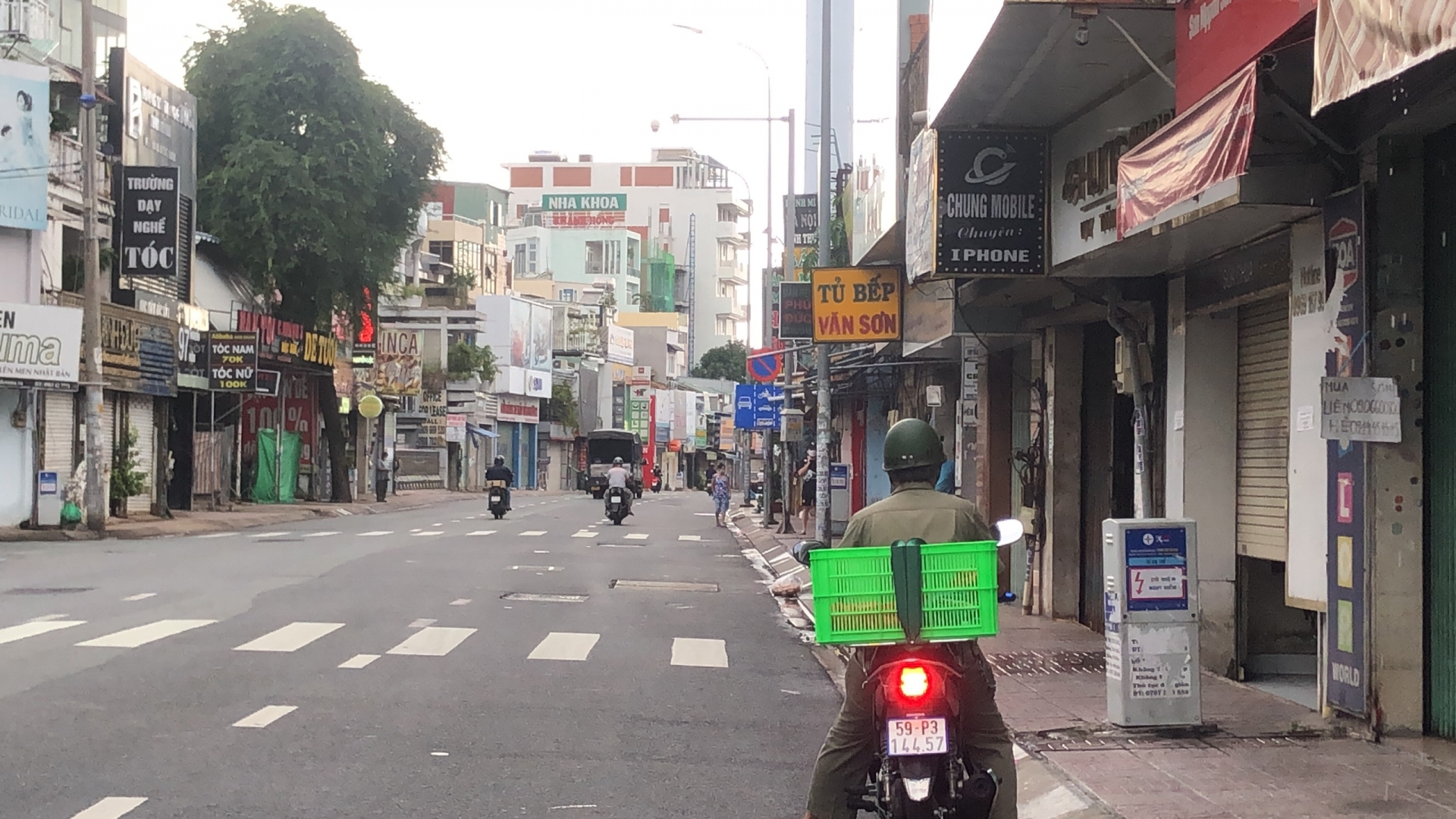 Ngày đầu tiên quận 7 mở cửa hoạt động thí điểm sau thời gian dài vì dịch bệnh Covid -19