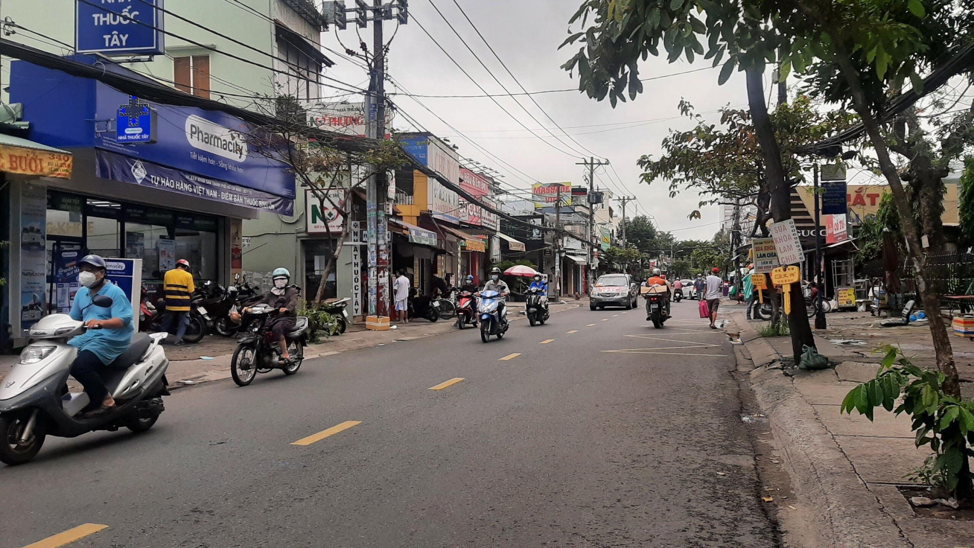 Ngày đầu tiên quận 7 mở cửa hoạt động thí điểm sau thời gian dài vì dịch bệnh Covid -19