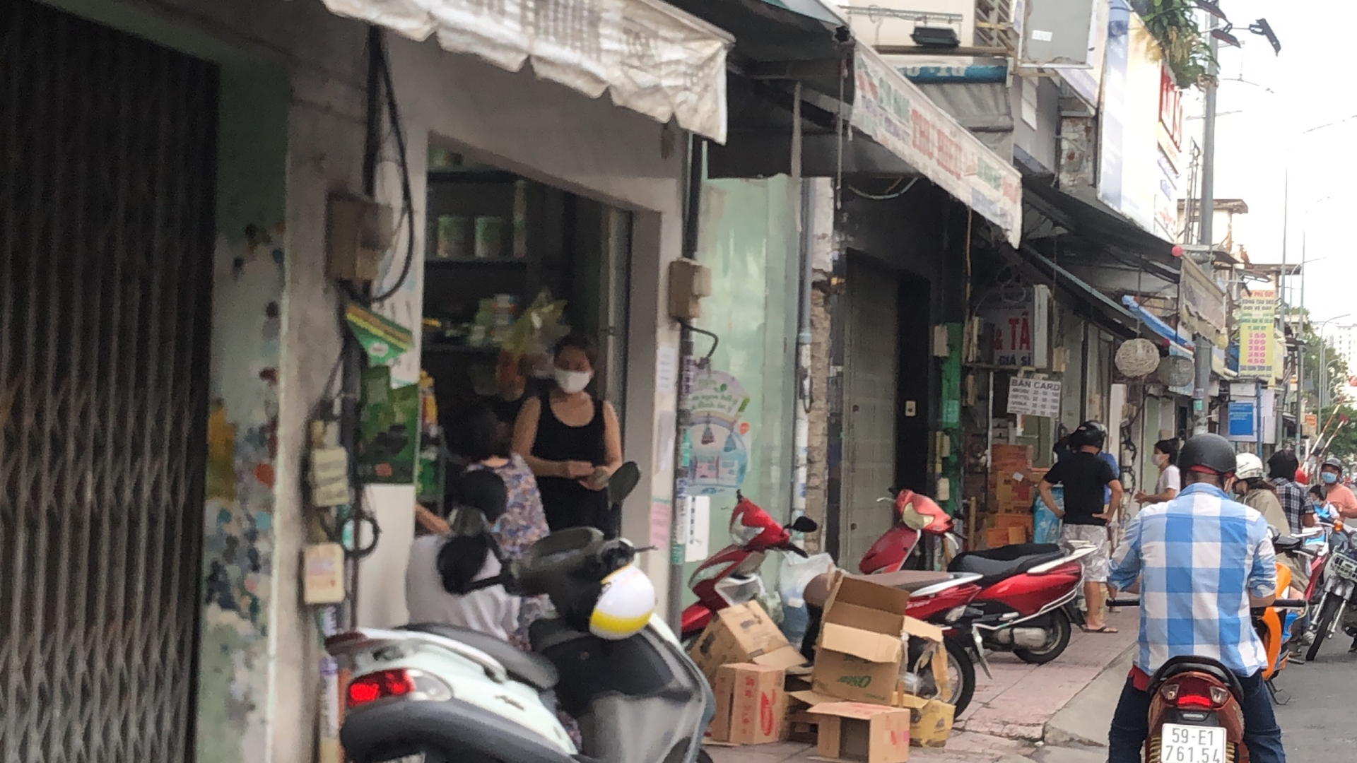 Ngày đầu tiên quận 7 mở cửa hoạt động thí điểm sau thời gian dài vì dịch bệnh Covid -19