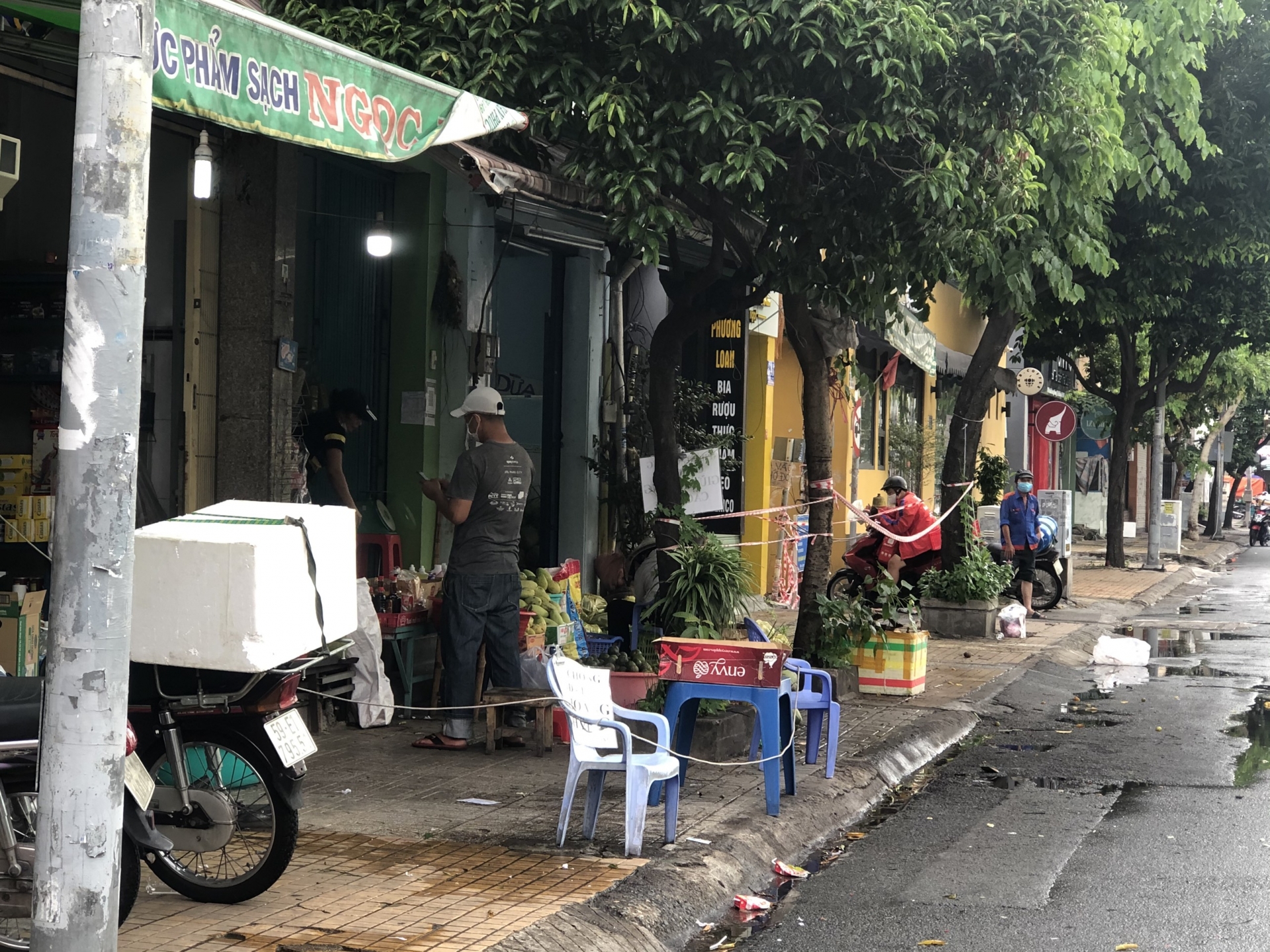 Ngày đầu tiên quận 7 mở cửa hoạt động thí điểm sau thời gian dài vì dịch bệnh Covid -19